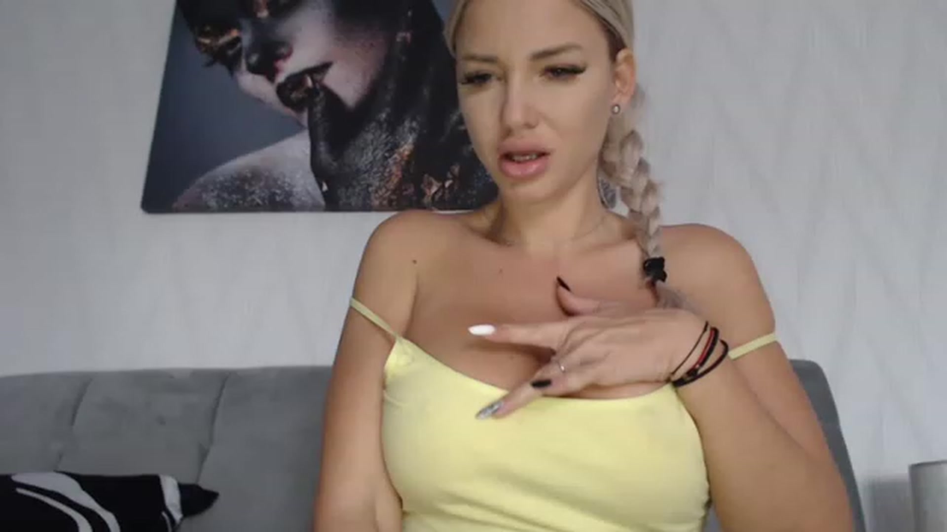 Gallery image thumbnail from Angeleyesblue's myfreecams stream on, 11/16/2022, 12:24 image 1 of 20