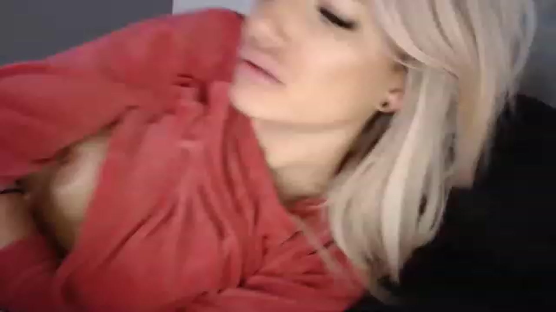 Gallery image thumbnail from Angeleyesblue's myfreecams stream on, 12/21/2022, 13:40 image 11 of 20