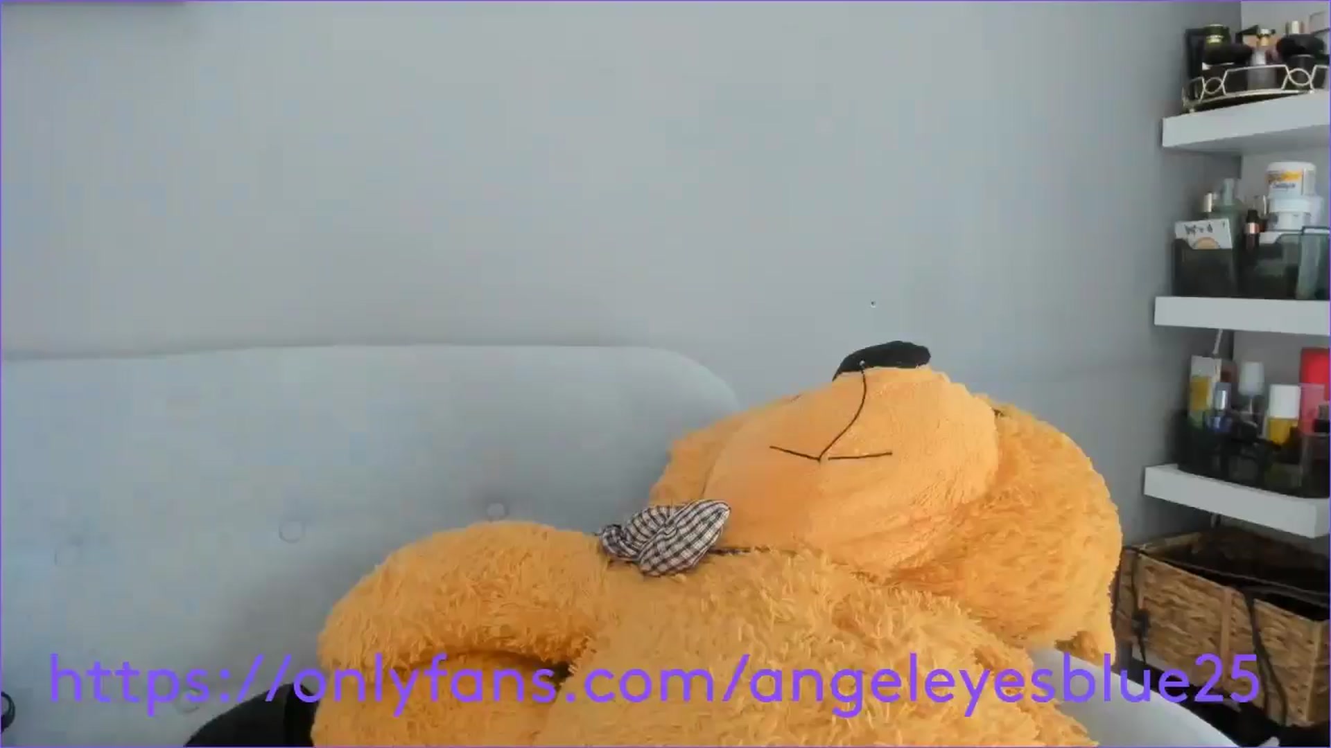 Gallery image thumbnail from Angeleyesblue's myfreecams stream on, 10/07/2024, 14:45 image 1 of 20