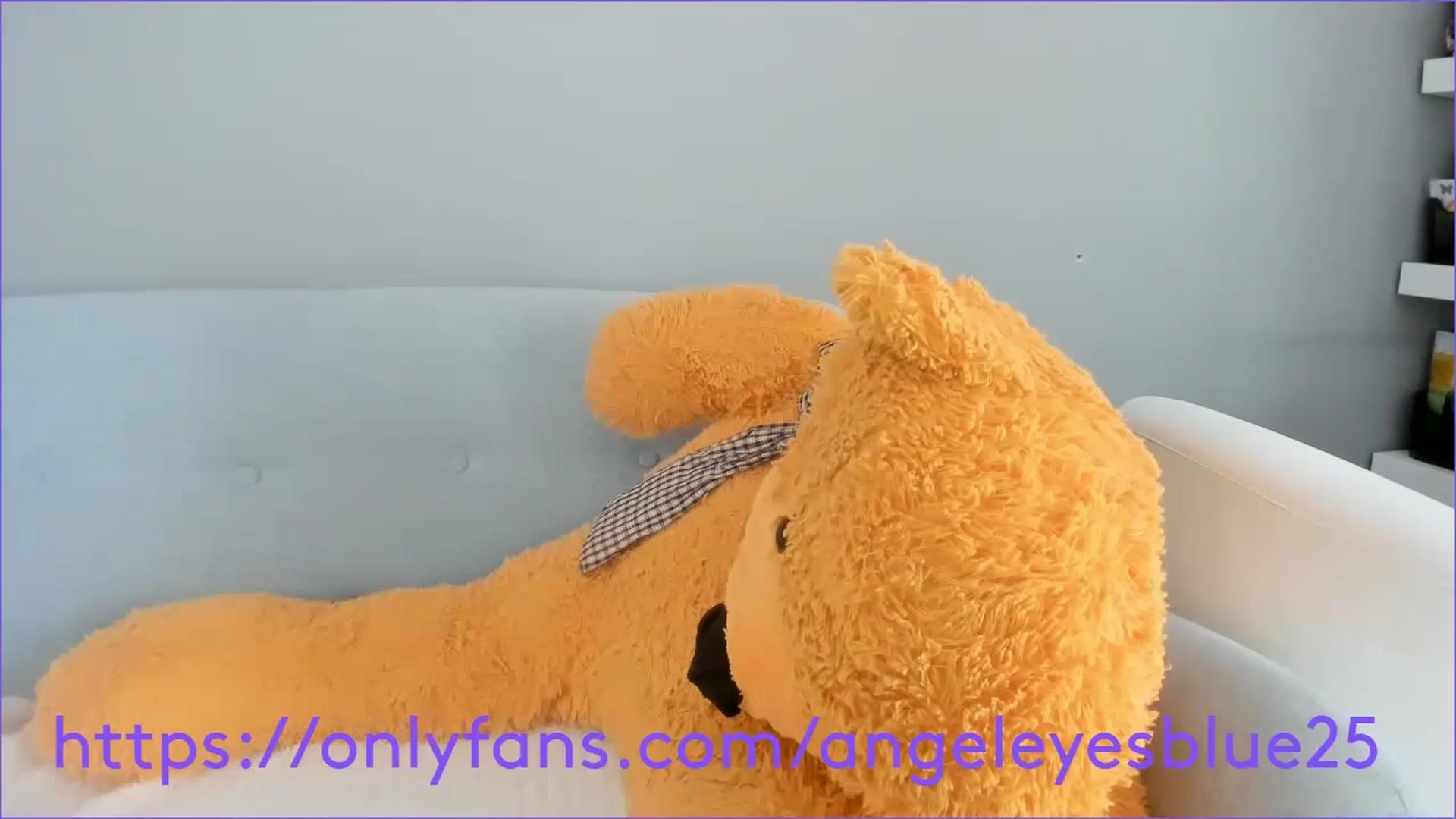Gallery image thumbnail from Angeleyesblue's myfreecams stream on, 10/09/2024, 13:25 image 5 of 20