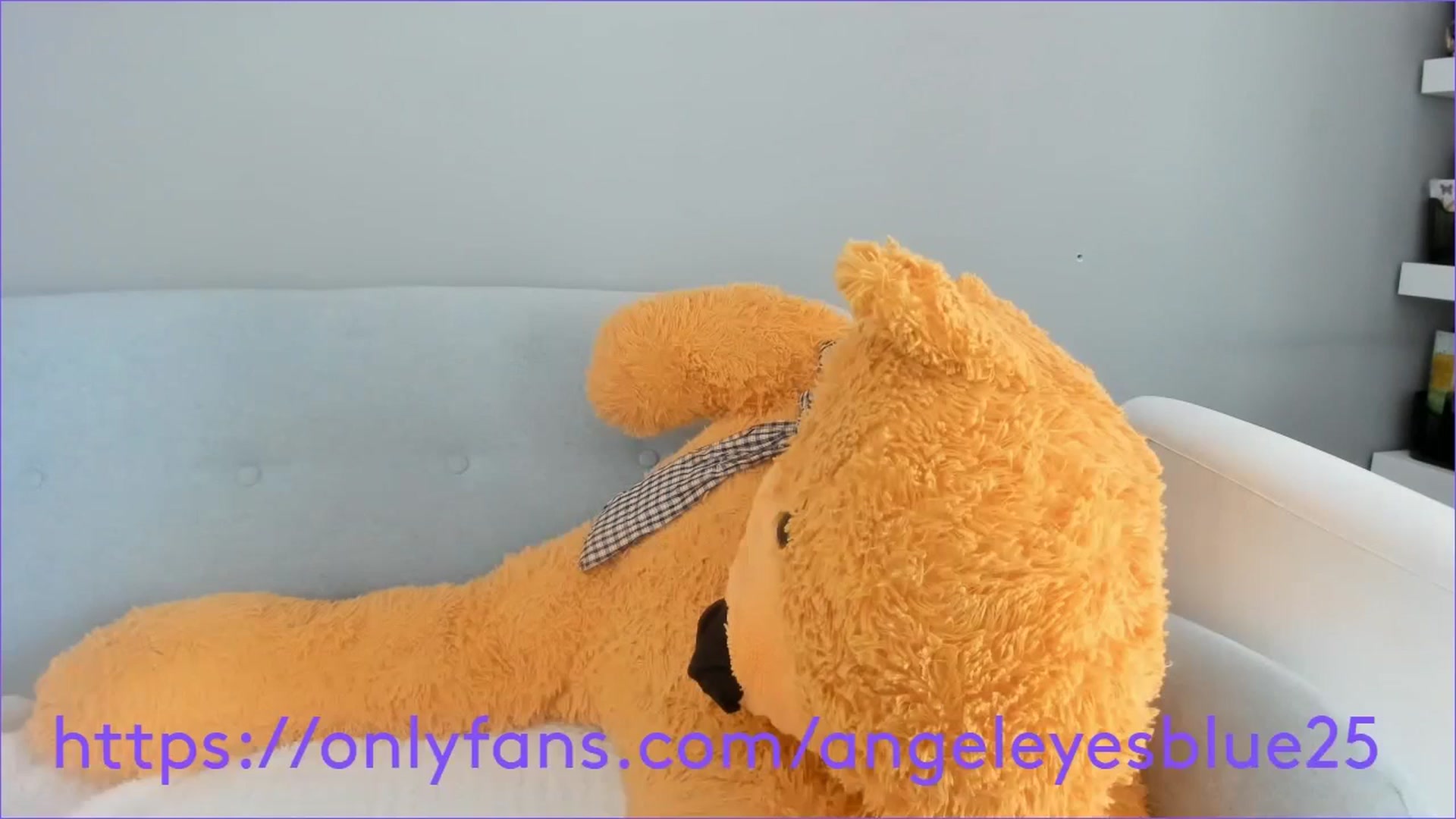 Gallery image thumbnail from Angeleyesblue's myfreecams stream on, 10/09/2024, 13:25 image 6 of 20