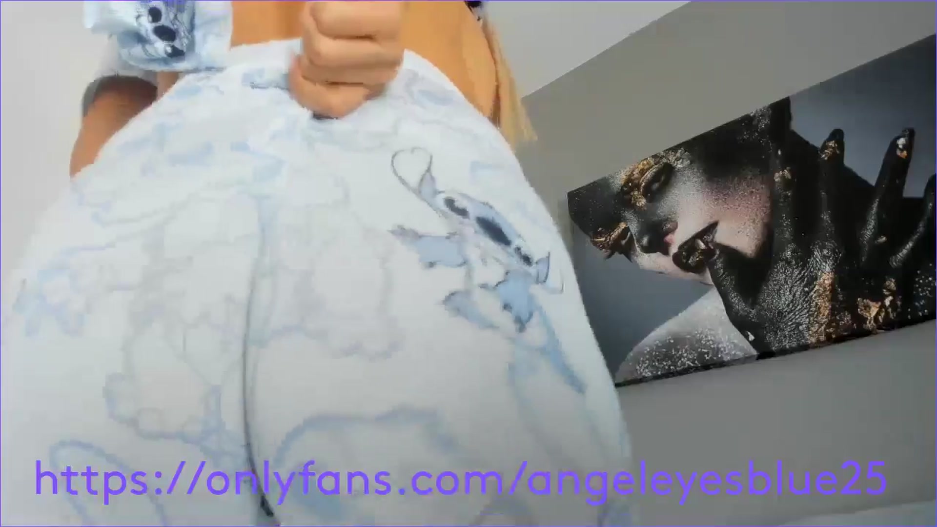 Gallery image thumbnail from Angeleyesblue's myfreecams stream on, 10/10/2024, 12:49 image 9 of 20