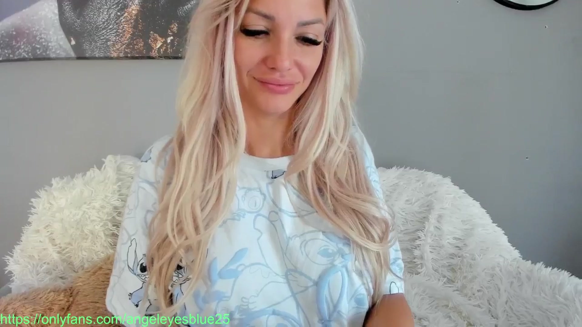 Gallery image thumbnail from Angeleyesblue's myfreecams stream on, 10/20/2024, 09:17 image 10 of 20