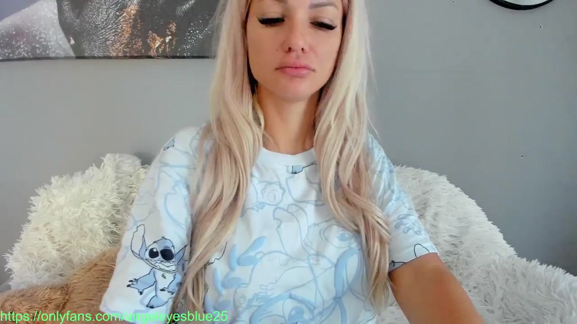 Gallery image thumbnail from Angeleyesblue's myfreecams stream on, 10/20/2024, 09:17 image 3 of 20