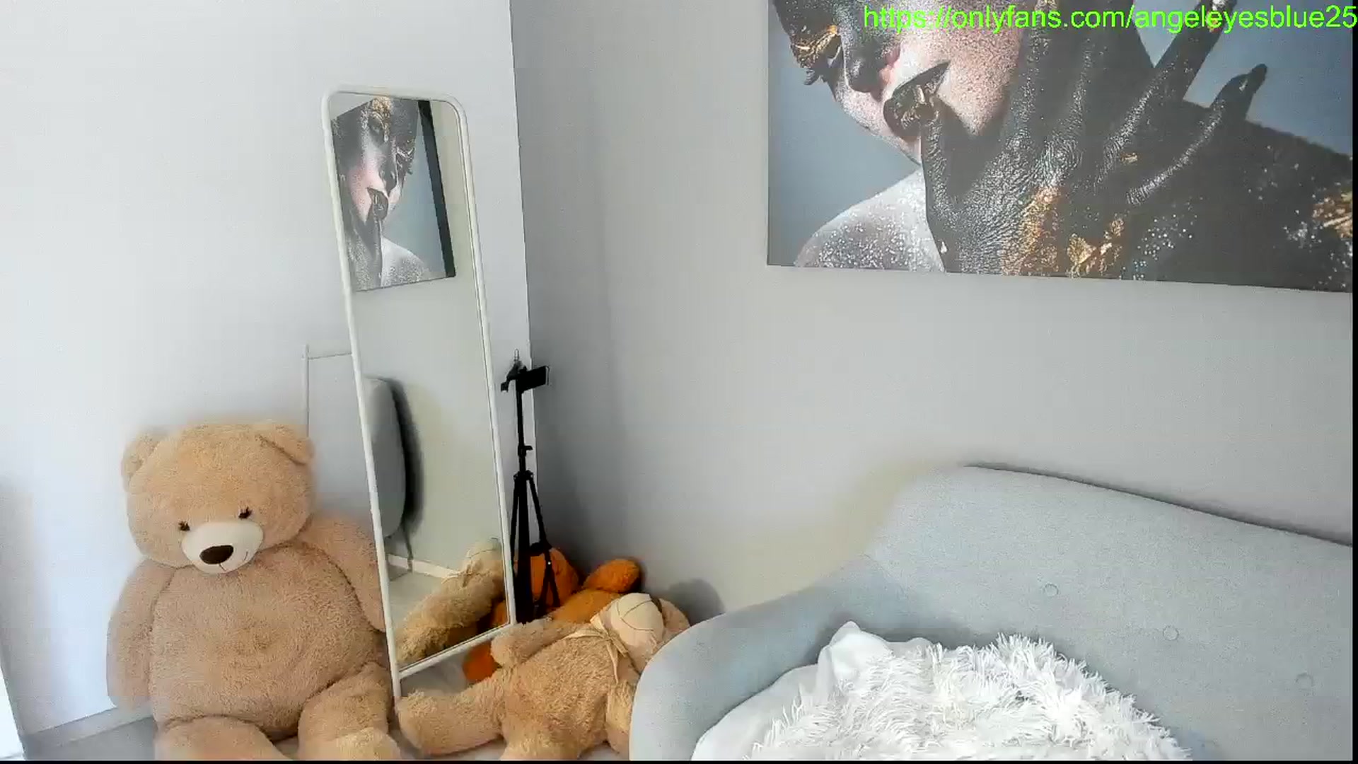 Gallery image thumbnail from Angeleyesblue's myfreecams stream on, 10/25/2024, 09:18 image 17 of 20