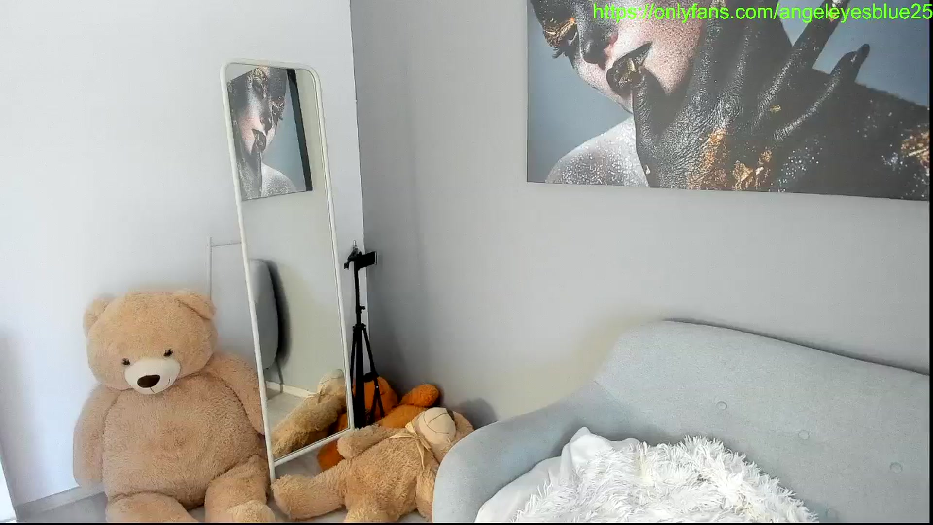Gallery image thumbnail from Angeleyesblue's myfreecams stream on, 10/25/2024, 09:18 image 18 of 20