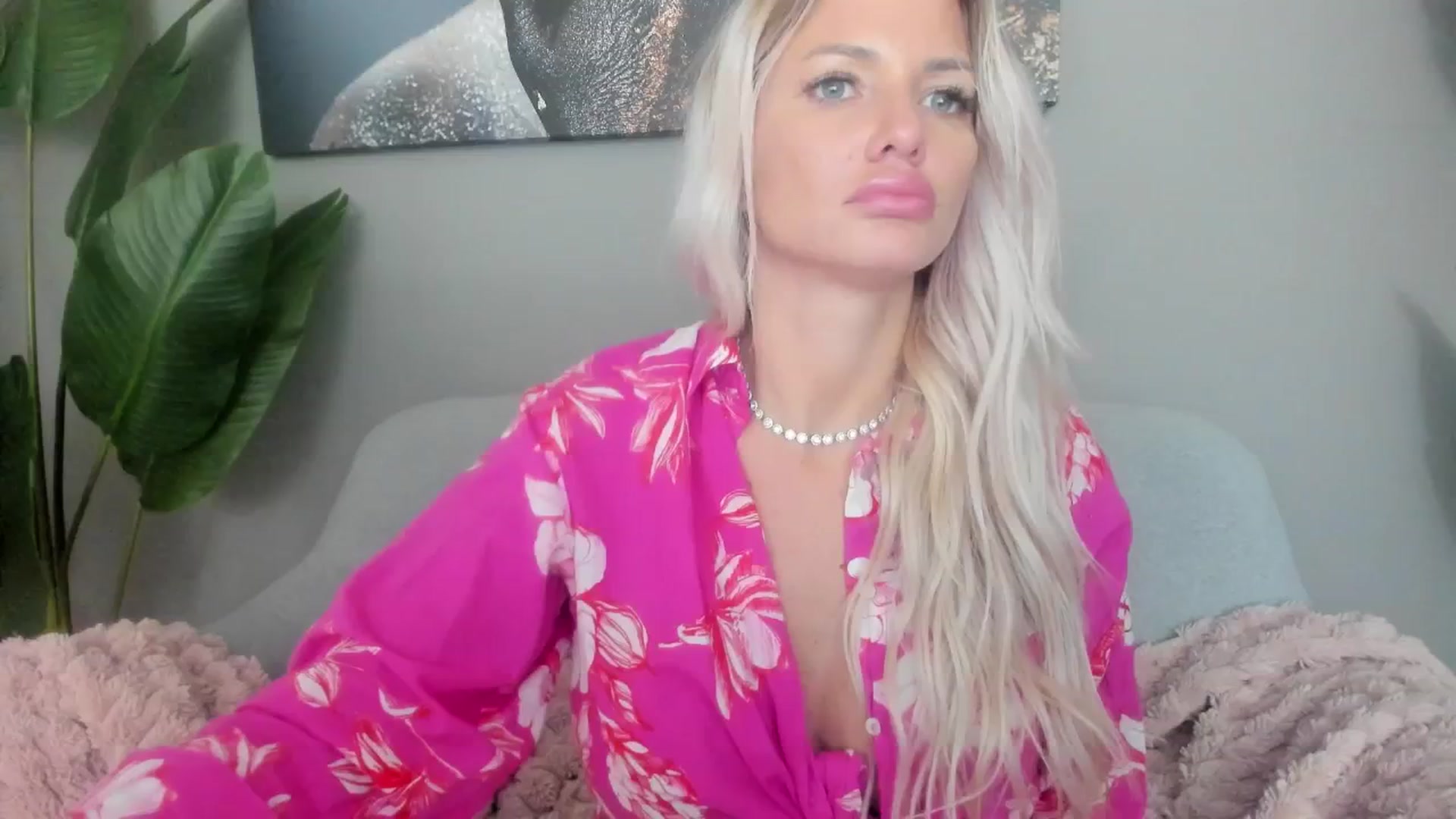 Gallery image thumbnail from Angeleyesblue's myfreecams stream on, 11/06/2024, 20:04 image 16 of 20