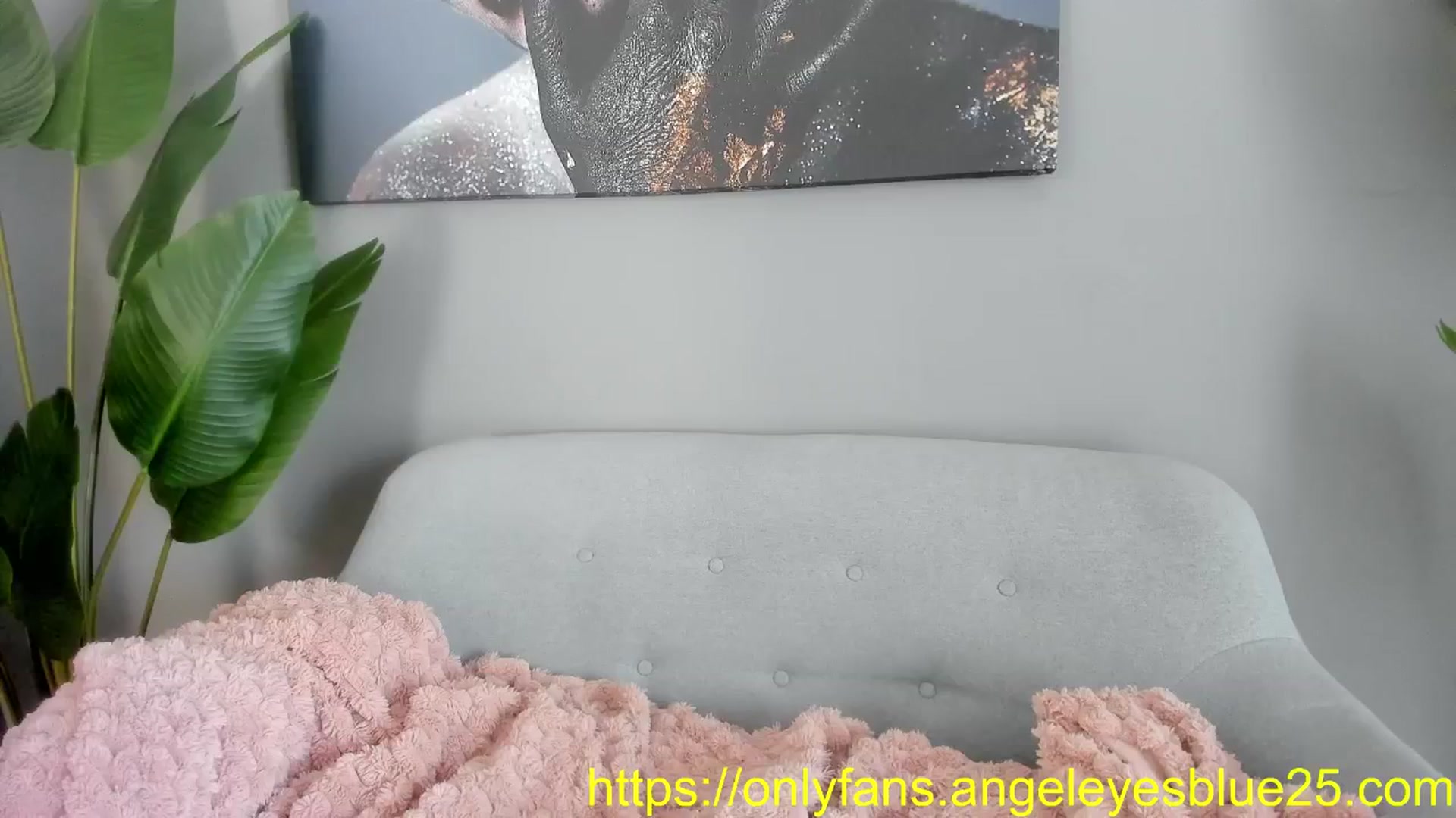 Gallery image thumbnail from Angeleyesblue's myfreecams stream on, 11/08/2024, 11:09 image 1 of 20