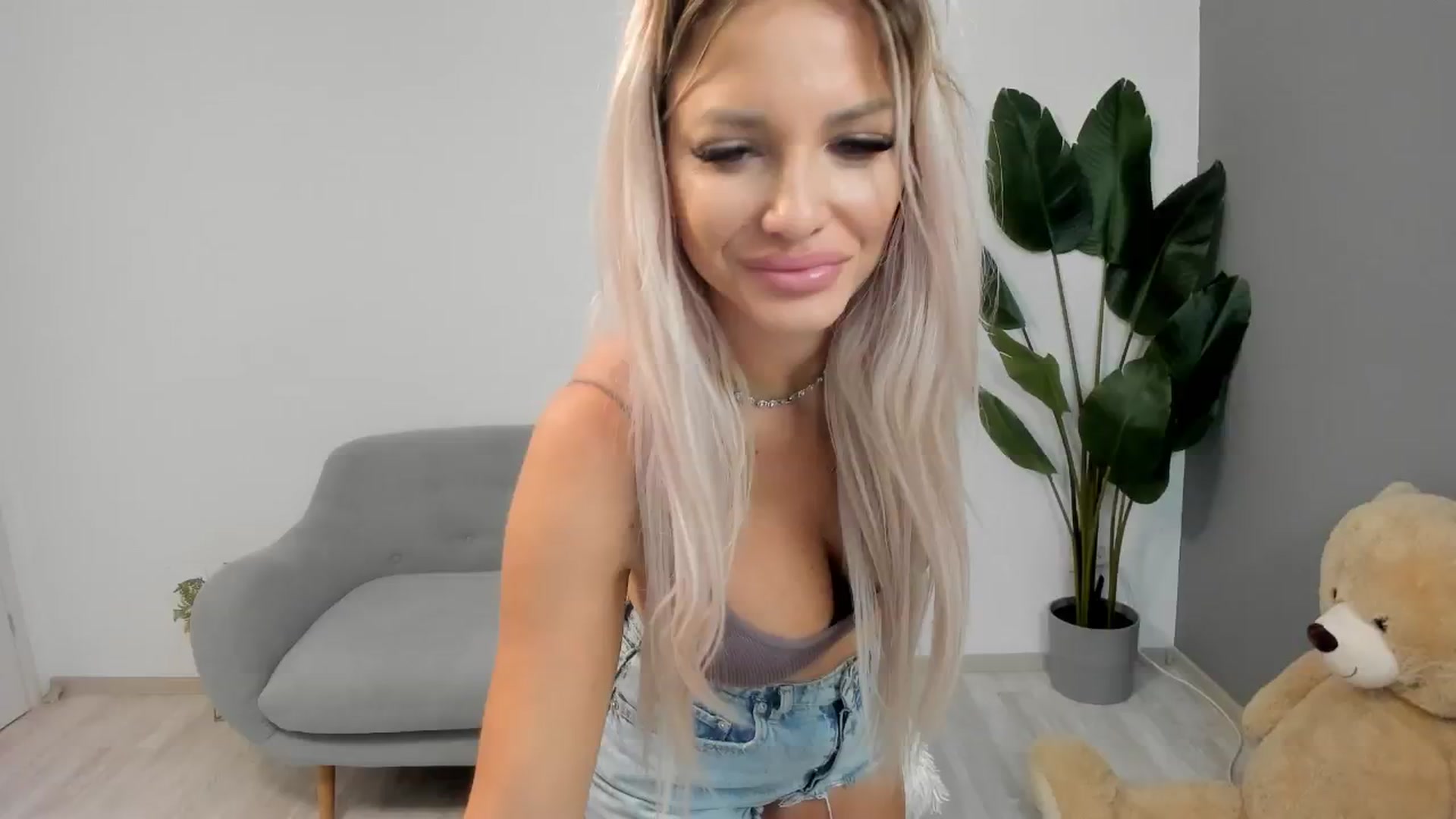 Gallery image thumbnail from Angeleyesblue's myfreecams stream on, 11/12/2024, 13:10 image 13 of 20