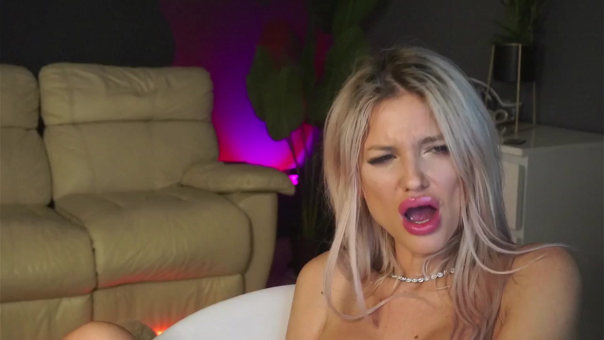 Gallery image thumbnail from Angeleyesblue's myfreecams stream on, 01/14/2026, 19:05 image 12 of 20