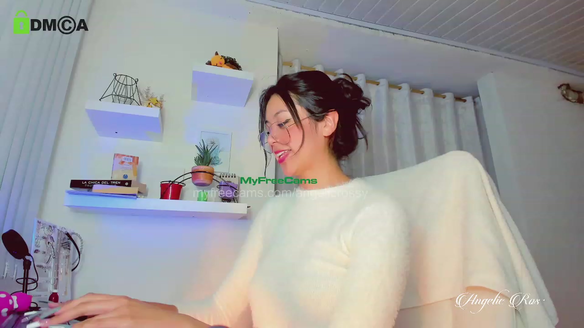 Gallery image thumbnail from AngelicRossy's myfreecams stream on, 12/12/2022, 24:39 image 16 of 20