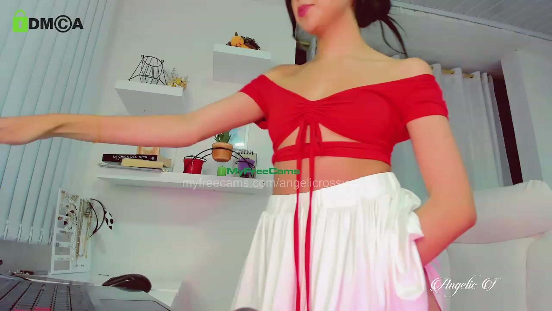 Gallery image thumbnail from AngelicRossy's myfreecams stream on, 01/08/2023, 01:00 image 12 of 20