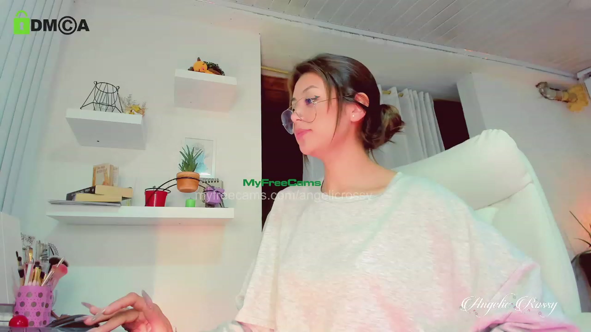 Gallery image thumbnail from AngelicRossy's myfreecams stream on, 02/01/2023, 24:31 image 8 of 20