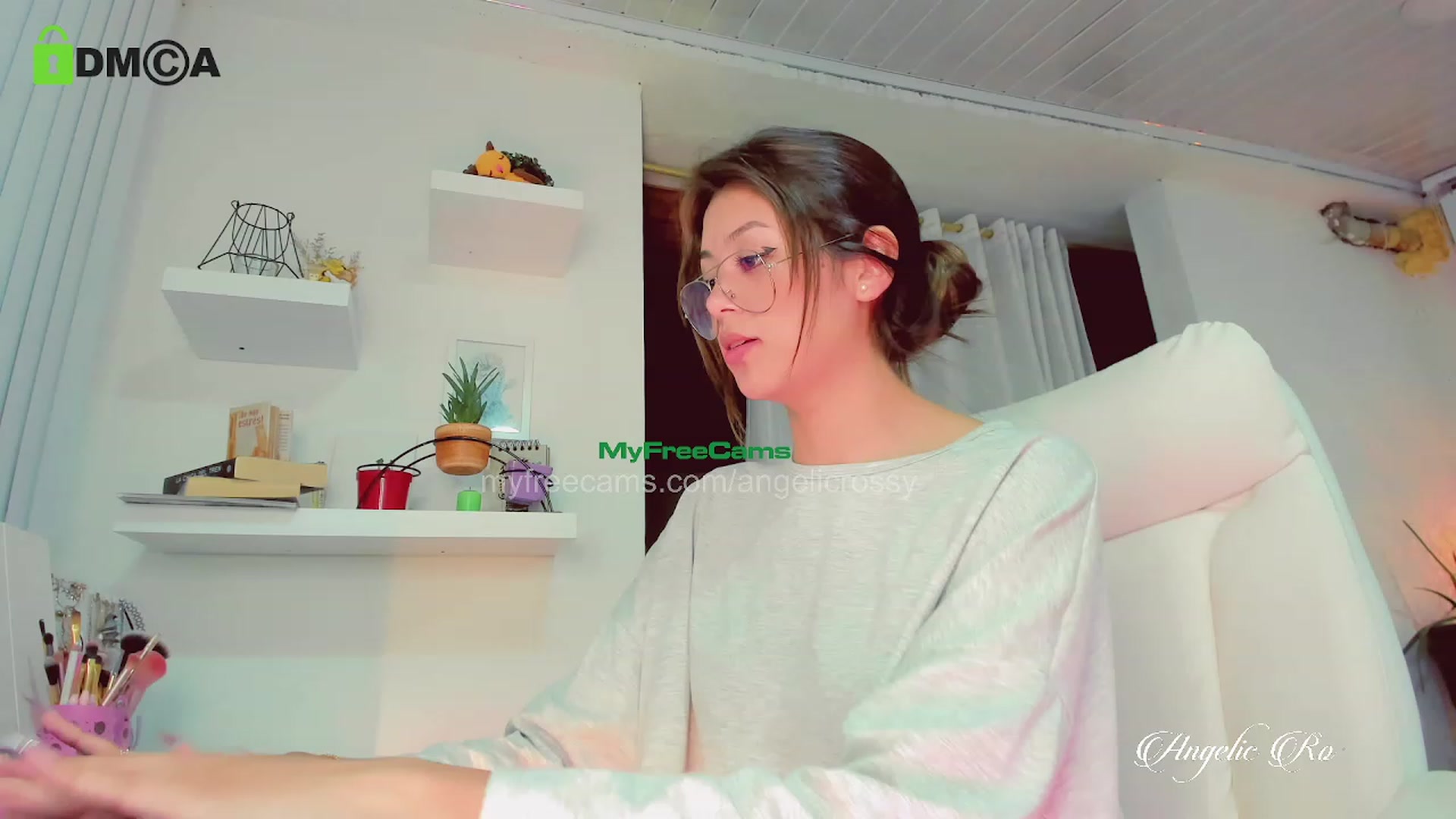 Gallery image thumbnail from AngelicRossy's myfreecams stream on, 02/01/2023, 24:31 image 10 of 20