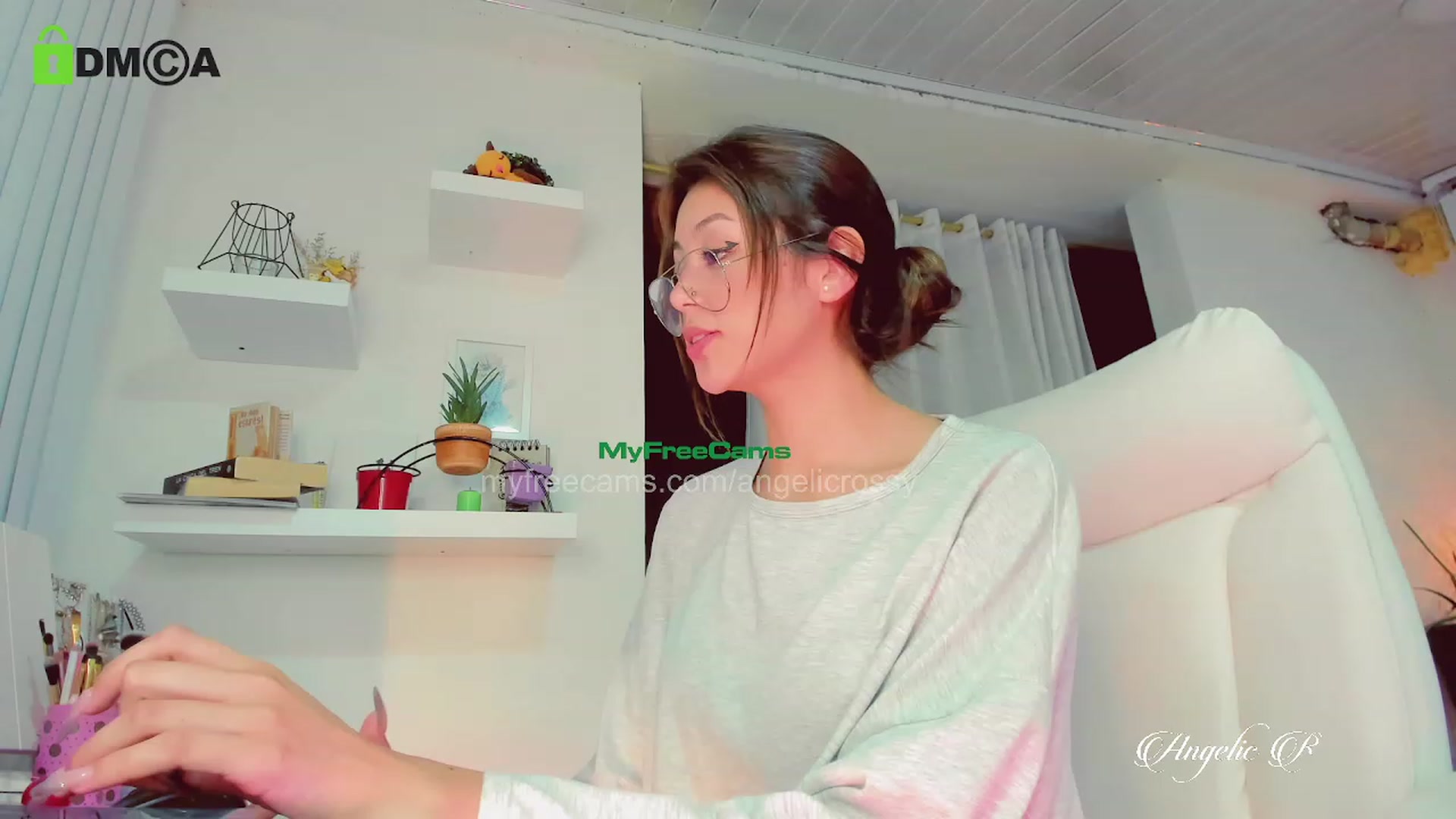 Gallery image thumbnail from AngelicRossy's myfreecams stream on, 02/01/2023, 24:31 image 13 of 20