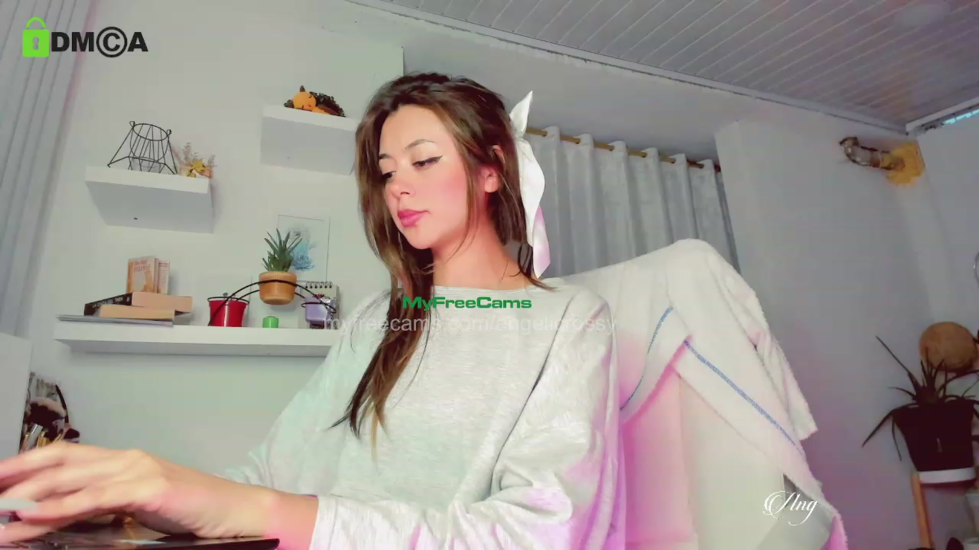 Gallery image thumbnail from AngelicRossy's myfreecams stream on, 02/23/2023, 24:05 image 5 of 20