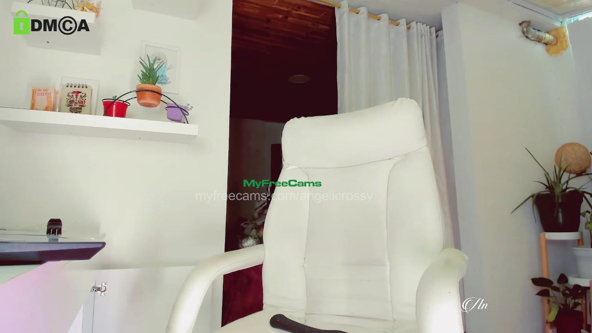 Gallery image thumbnail from AngelicRossy's myfreecams stream on, 03/06/2023, 21:27 image 10 of 20