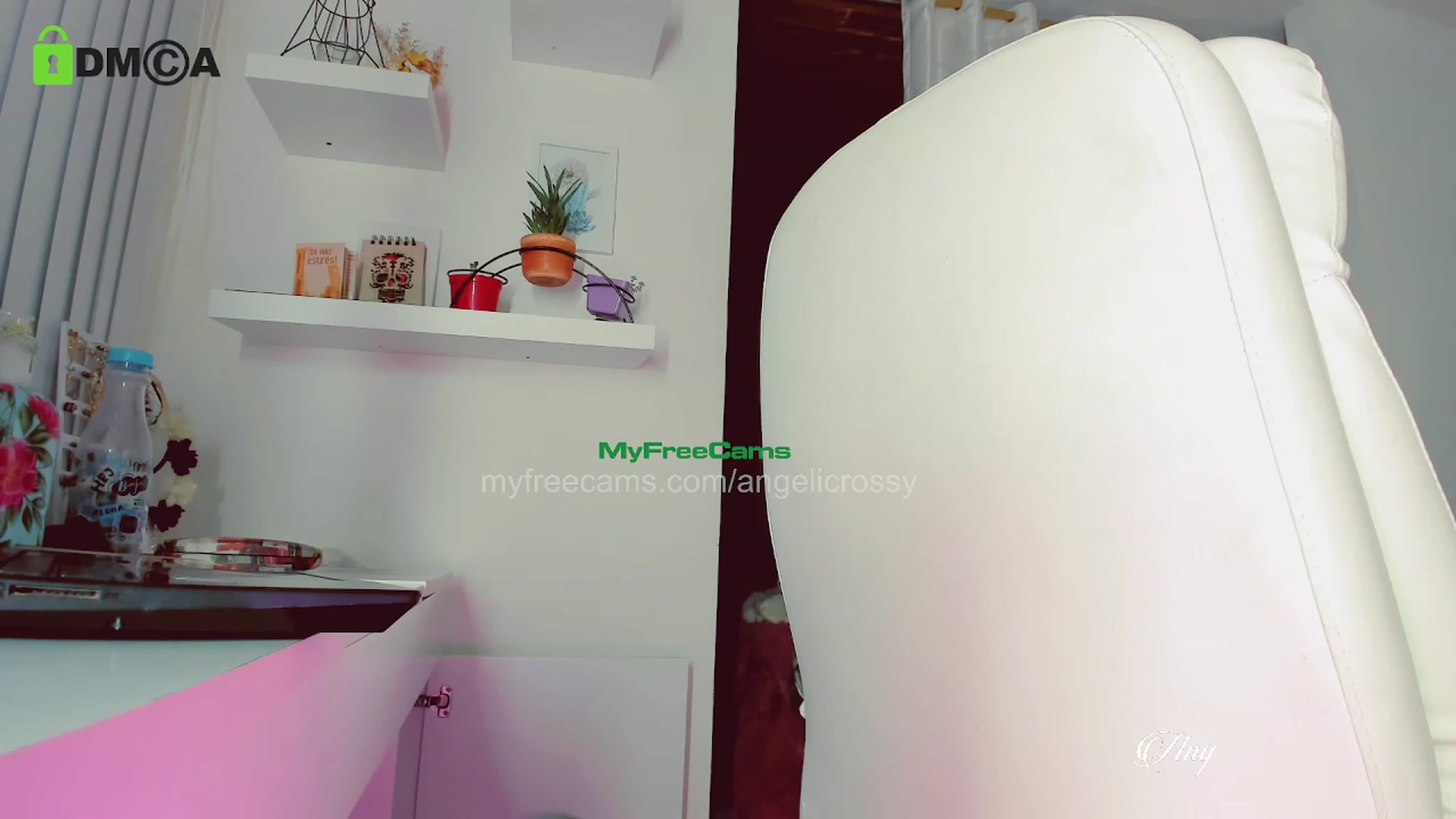 Gallery image thumbnail from AngelicRossy's myfreecams stream on, 03/12/2023, 24:29 image 5 of 20