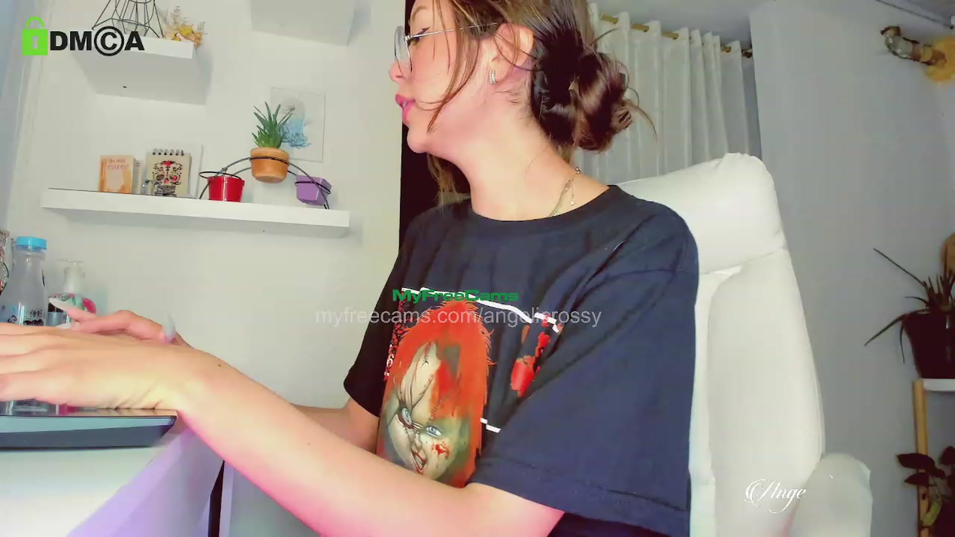 Gallery image thumbnail from AngelicRossy's myfreecams stream on, 03/16/2023, 01:06 image 6 of 20
