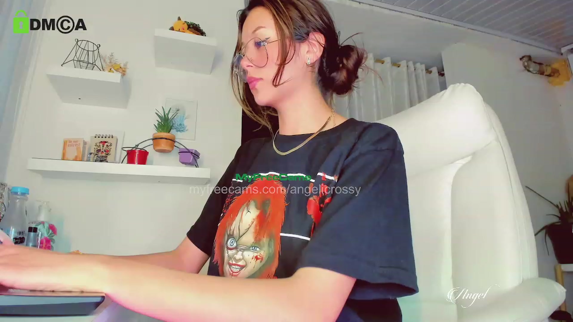 Gallery image thumbnail from AngelicRossy's myfreecams stream on, 03/16/2023, 01:06 image 10 of 20