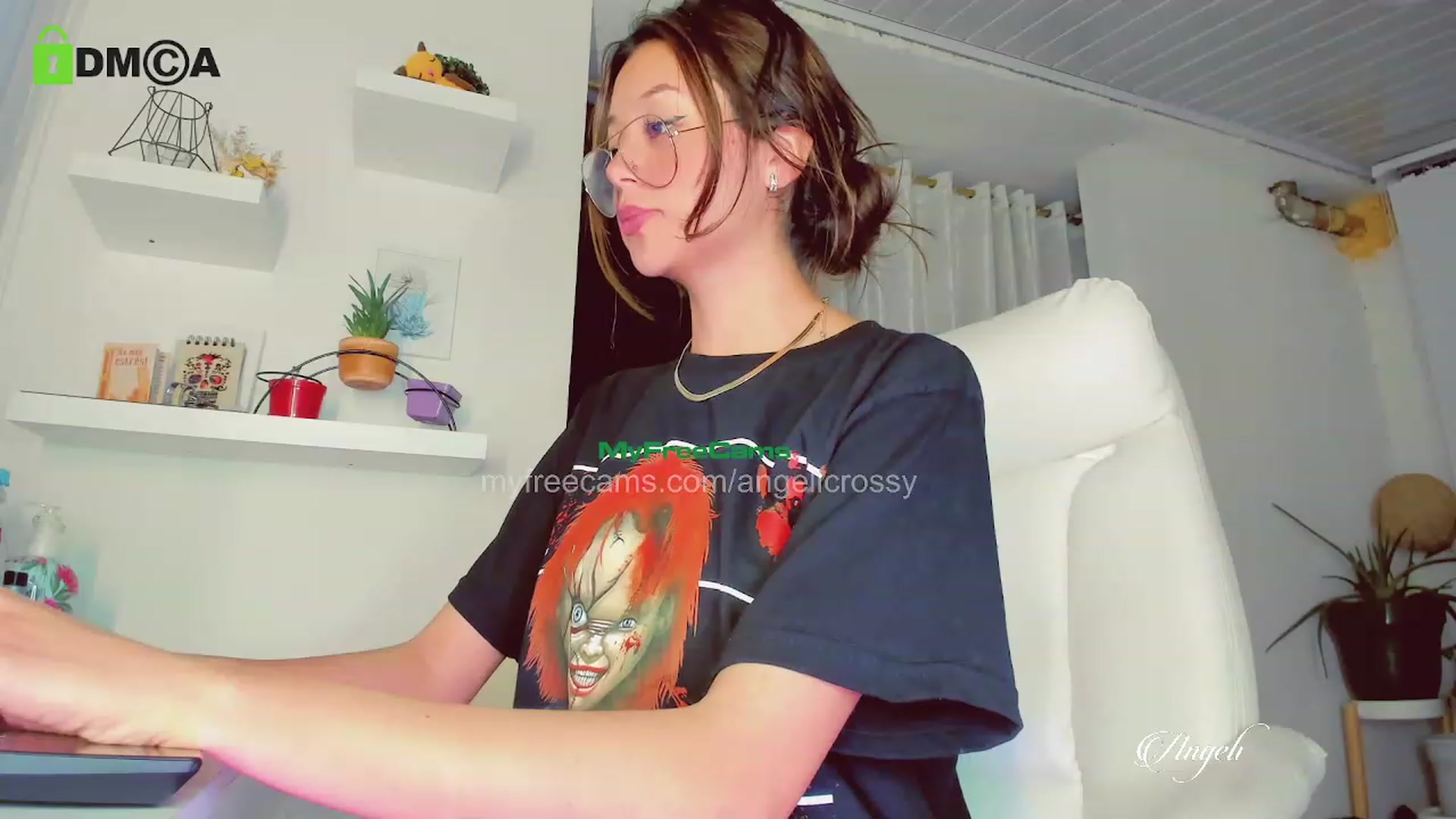 Gallery image thumbnail from AngelicRossy's myfreecams stream on, 03/16/2023, 01:06 image 14 of 20