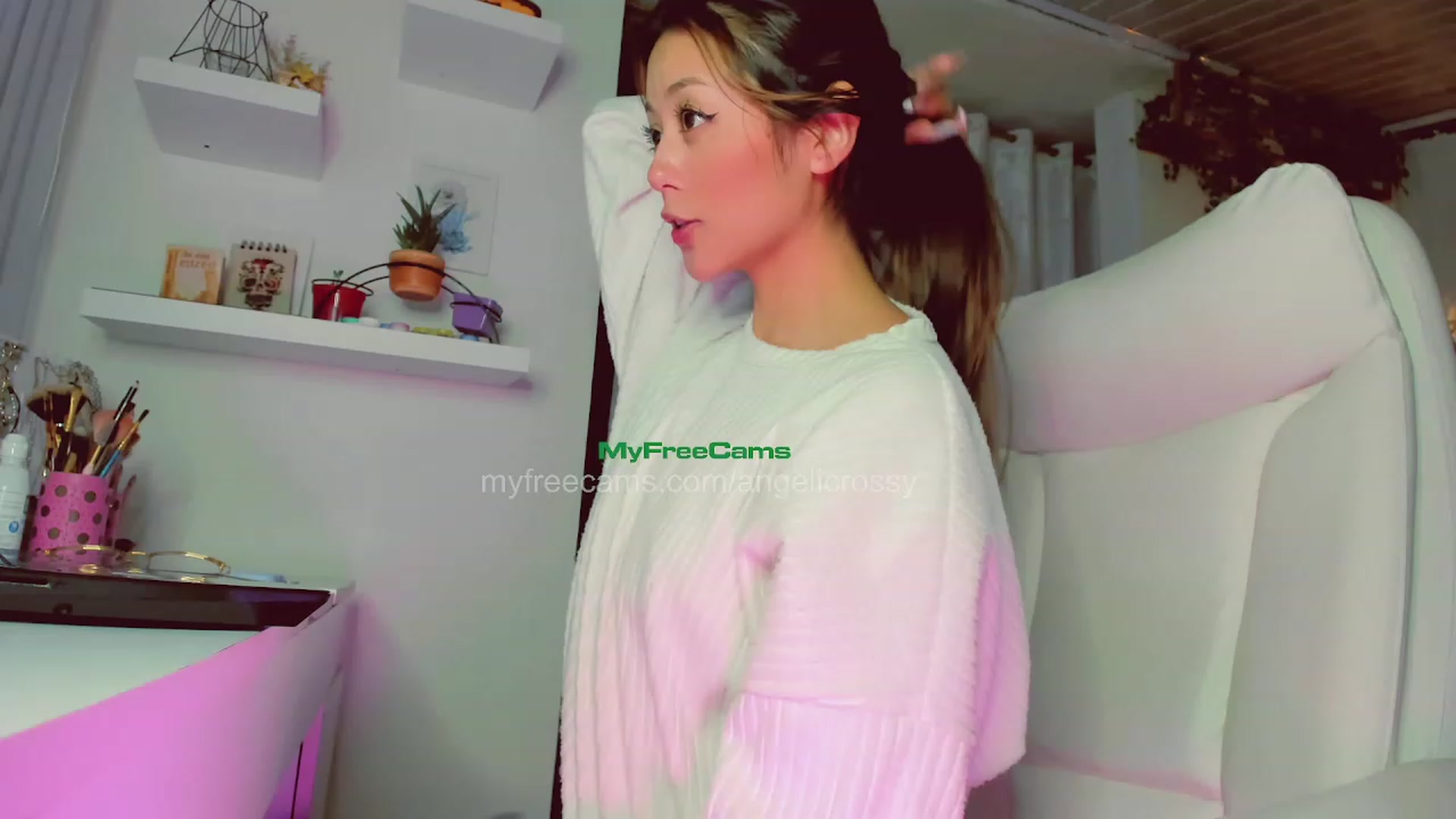 Gallery image thumbnail from AngelicRossy's myfreecams stream on, 04/19/2023, 01:00 image 20 of 20