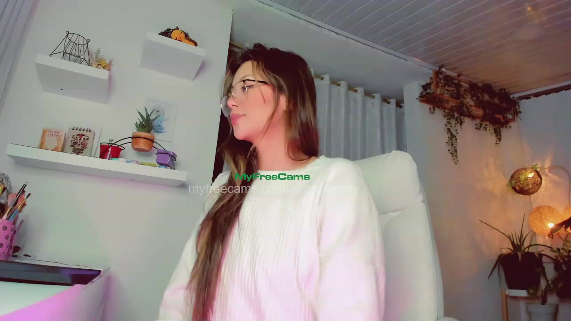 Gallery image thumbnail from AngelicRossy's myfreecams stream on, 04/19/2023, 01:00 image 9 of 20