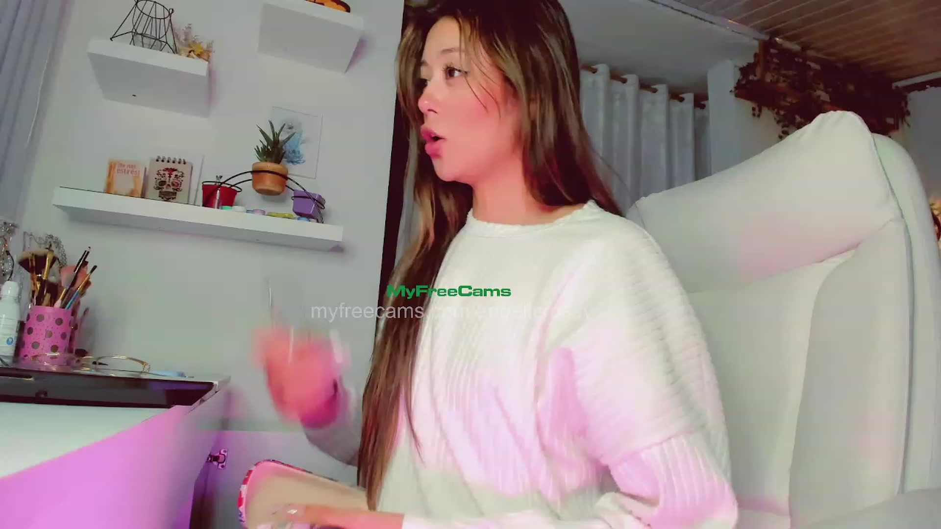 Gallery image thumbnail from AngelicRossy's myfreecams stream on, 04/19/2023, 01:00 image 19 of 20