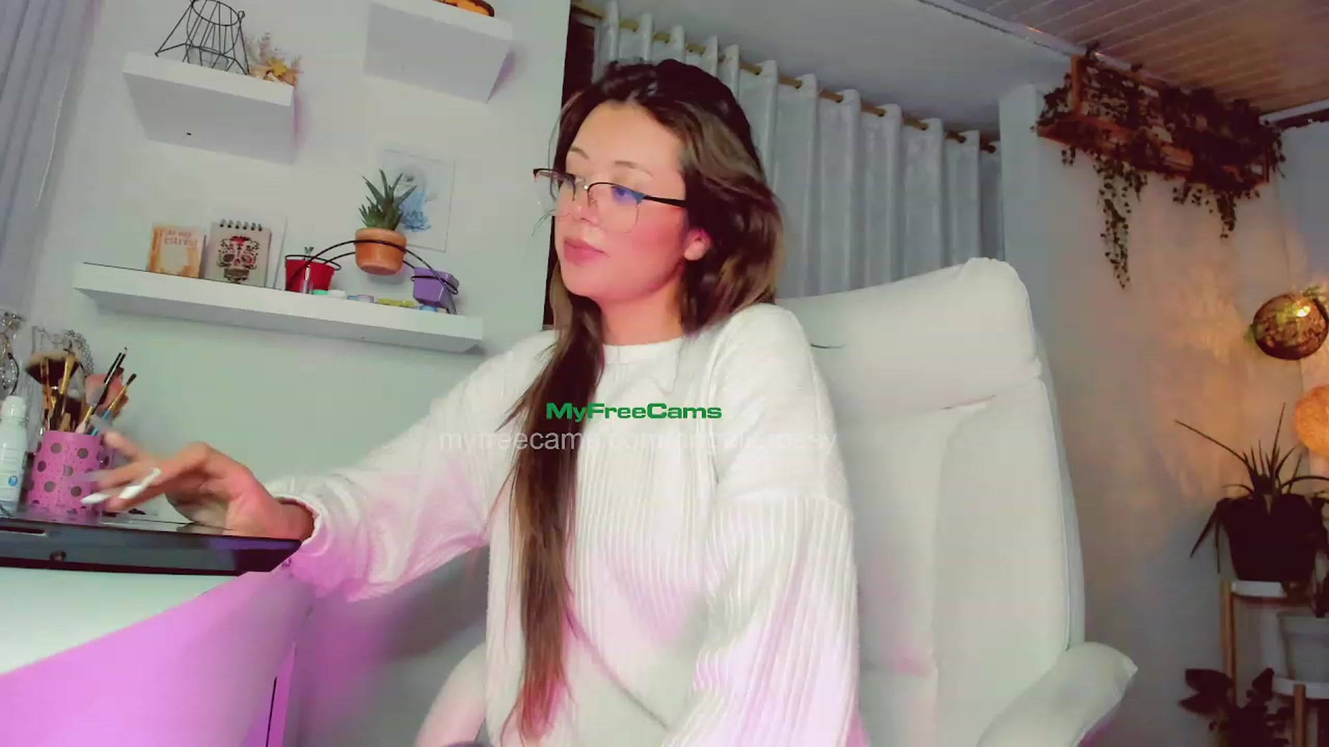 Gallery image thumbnail from AngelicRossy's myfreecams stream on, 04/19/2023, 01:00 image 16 of 20