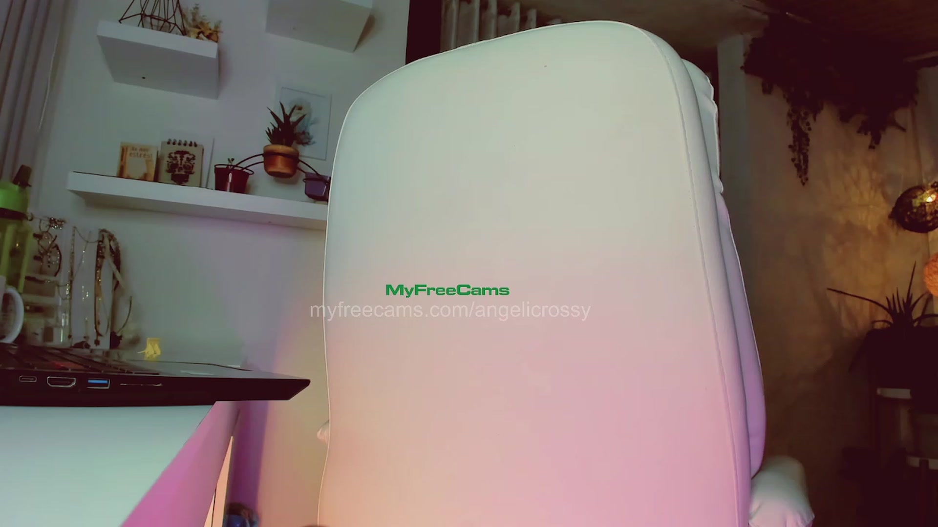 Gallery image thumbnail from AngelicRossy's myfreecams stream on, 04/26/2023, 24:39 image 5 of 20