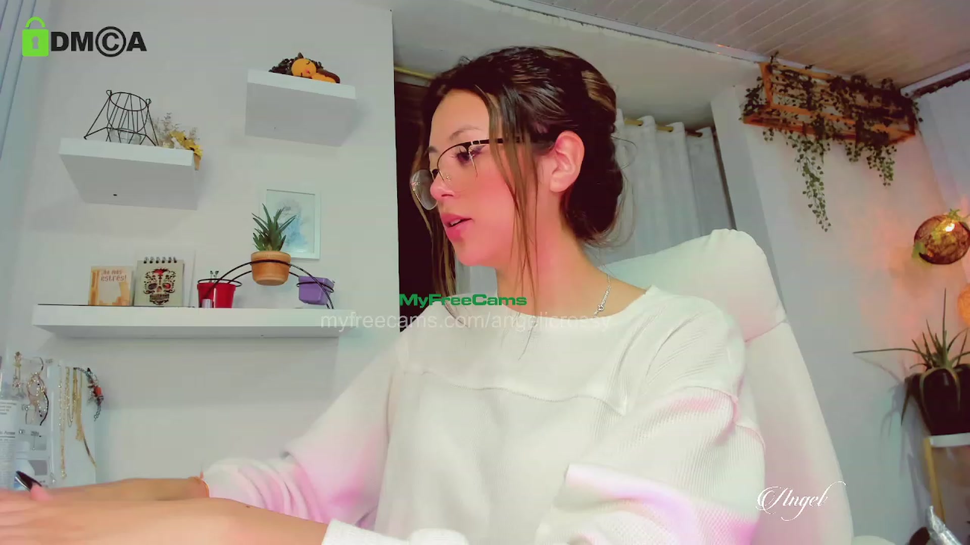 Gallery image thumbnail from AngelicRossy's myfreecams stream on, 05/23/2023, 01:08 image 5 of 20