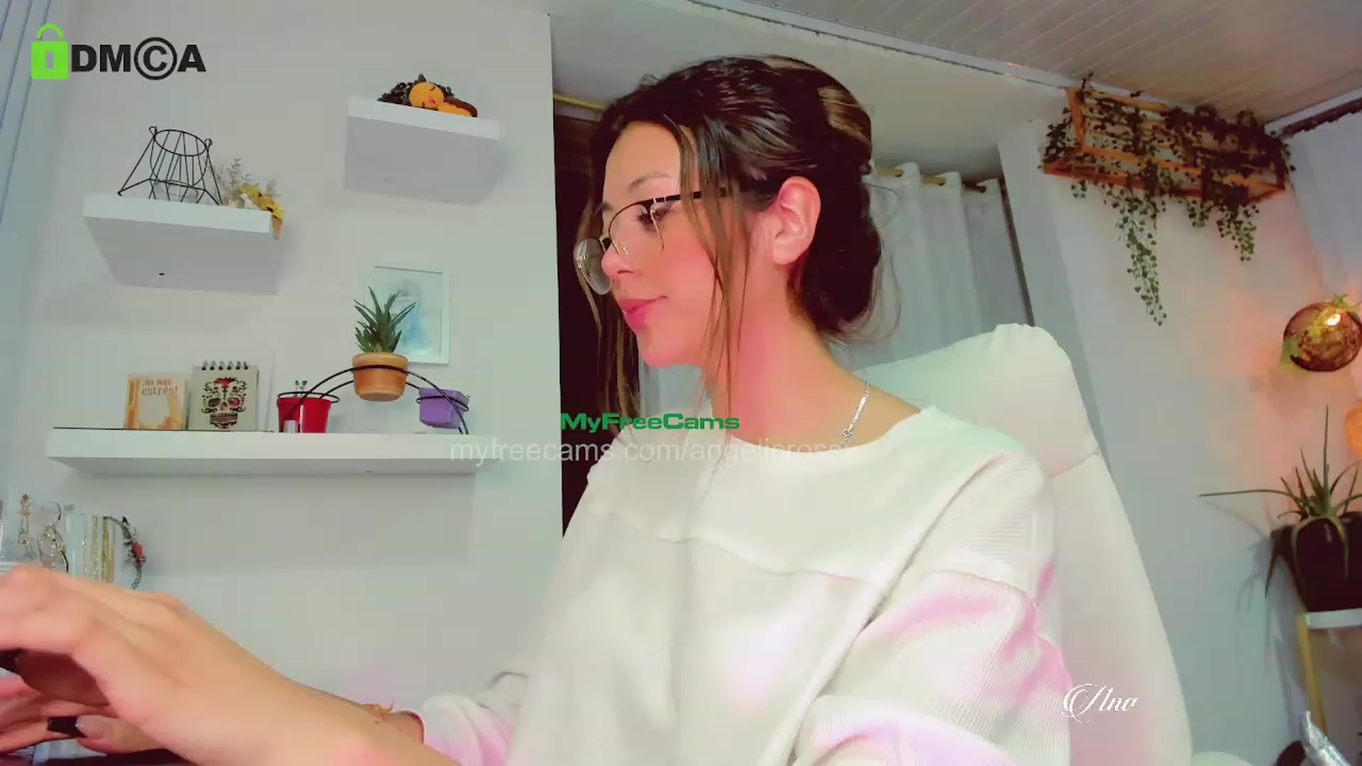 Gallery image thumbnail from AngelicRossy's myfreecams stream on, 05/23/2023, 01:08 image 3 of 20