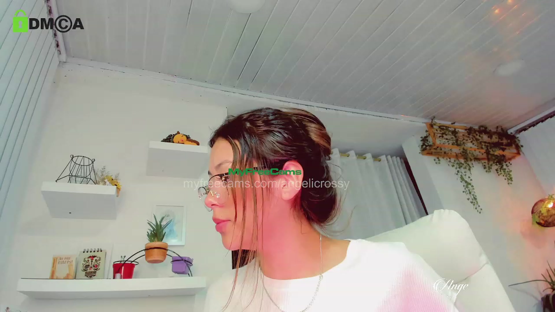 Gallery image thumbnail from AngelicRossy's myfreecams stream on, 05/23/2023, 01:08 image 19 of 20