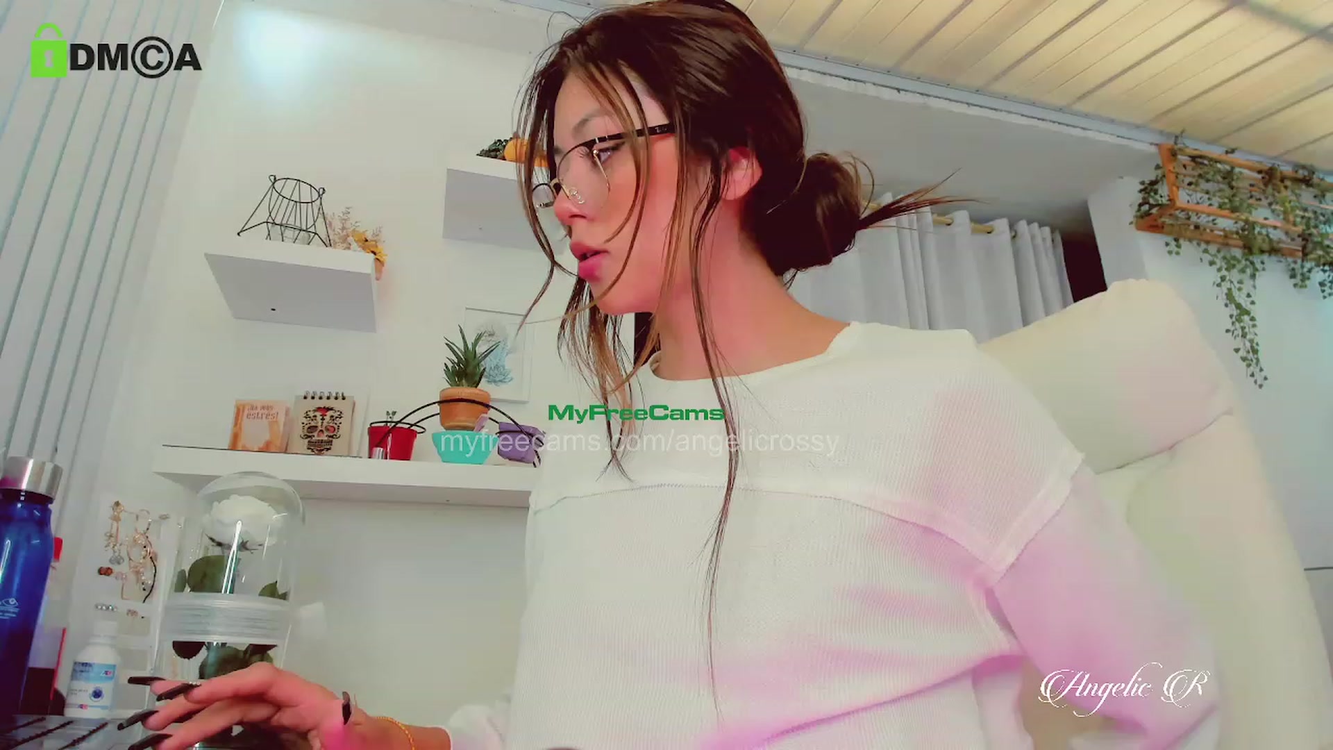 Gallery image thumbnail from AngelicRossy's myfreecams stream on, 05/24/2023, 17:43 image 7 of 20