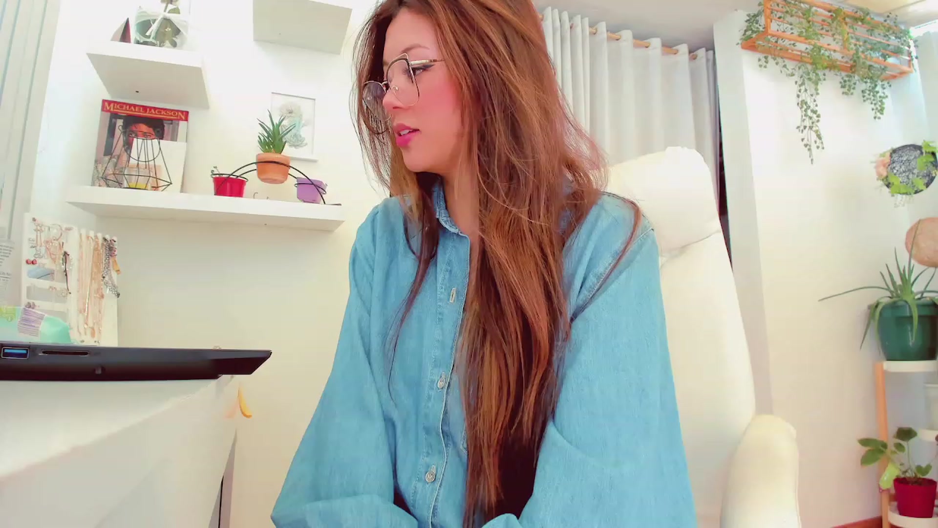 Gallery image thumbnail from AngelicRossy's myfreecams stream on, 06/16/2023, 18:21 image 12 of 20