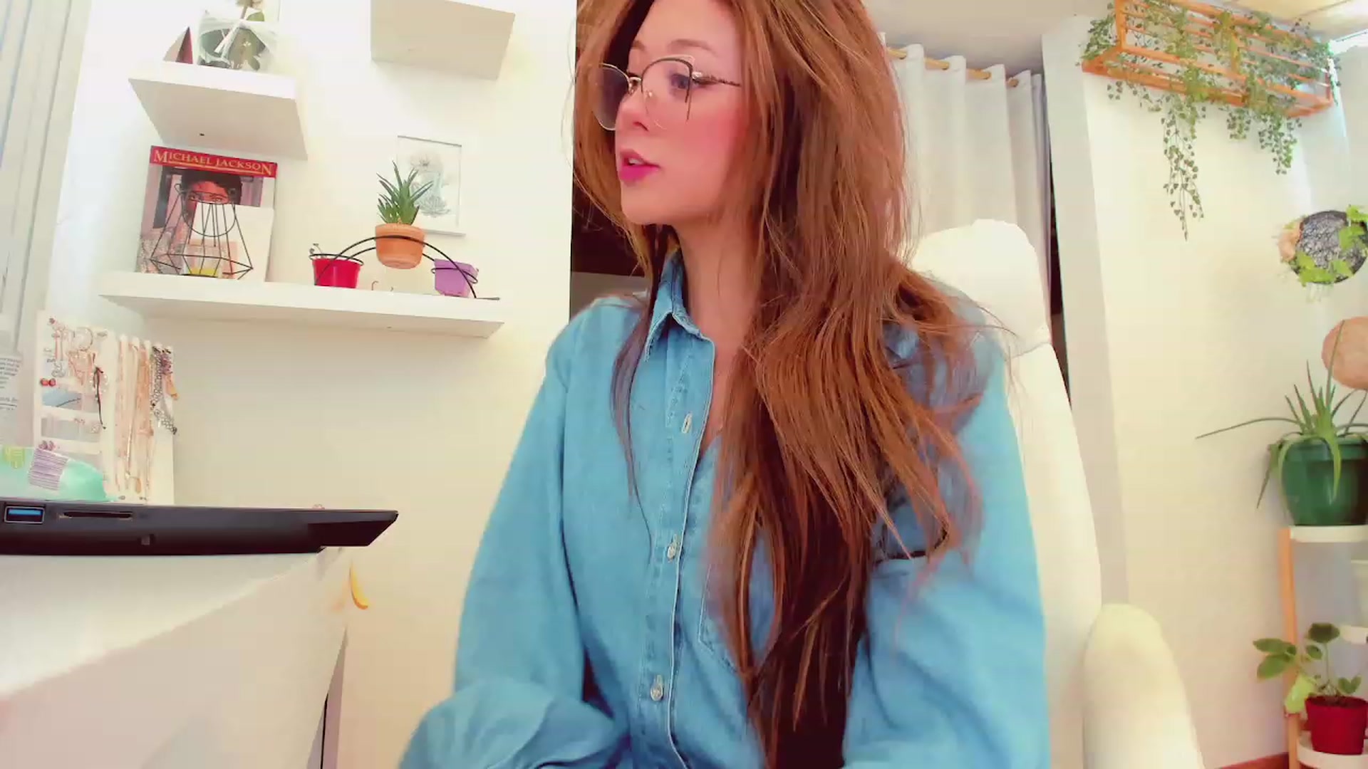 Gallery image thumbnail from AngelicRossy's myfreecams stream on, 06/16/2023, 18:21 image 5 of 20