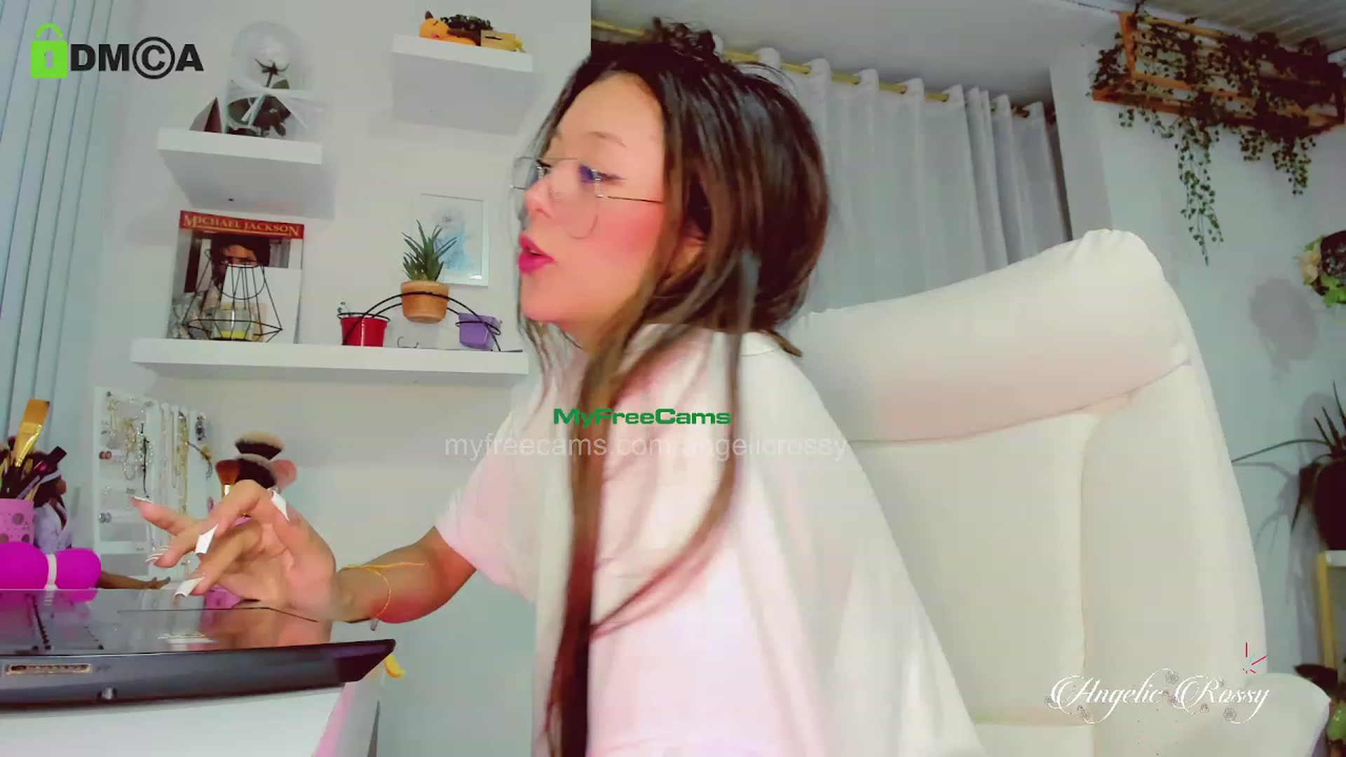 Gallery image thumbnail from AngelicRossy's myfreecams stream on, 06/21/2023, 24:01 image 7 of 20