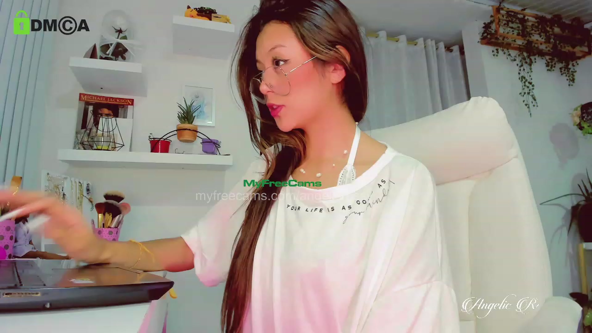 Gallery image thumbnail from AngelicRossy's myfreecams stream on, 06/21/2023, 24:01 image 12 of 20