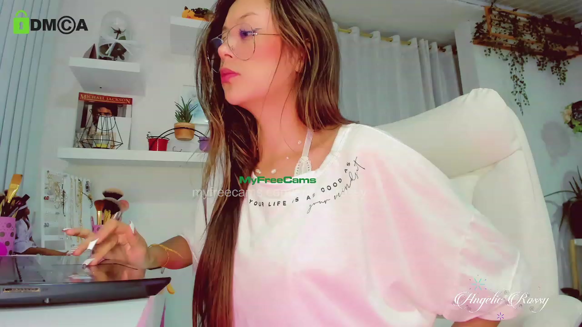 Gallery image thumbnail from AngelicRossy's myfreecams stream on, 06/21/2023, 24:01 image 19 of 20