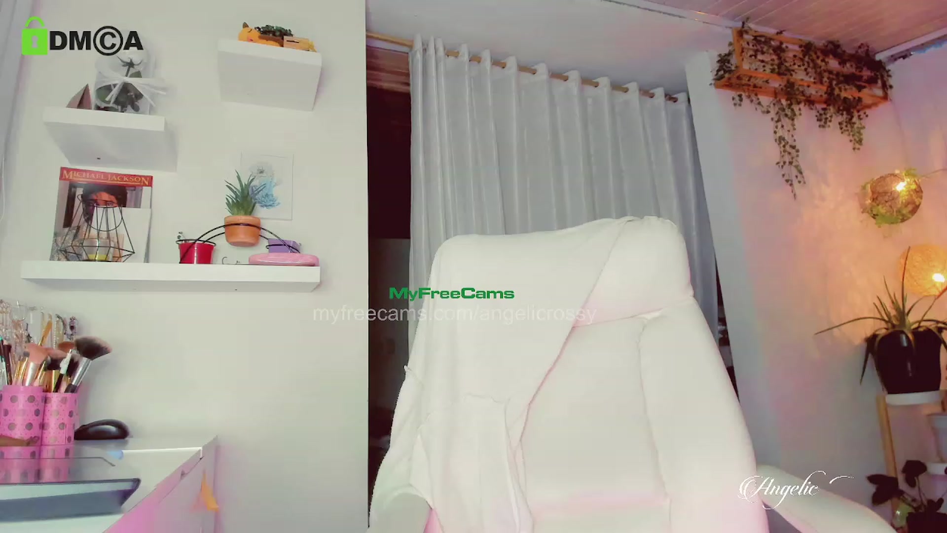 Gallery image thumbnail from AngelicRossy's myfreecams stream on, 06/27/2023, 23:32 image 18 of 20