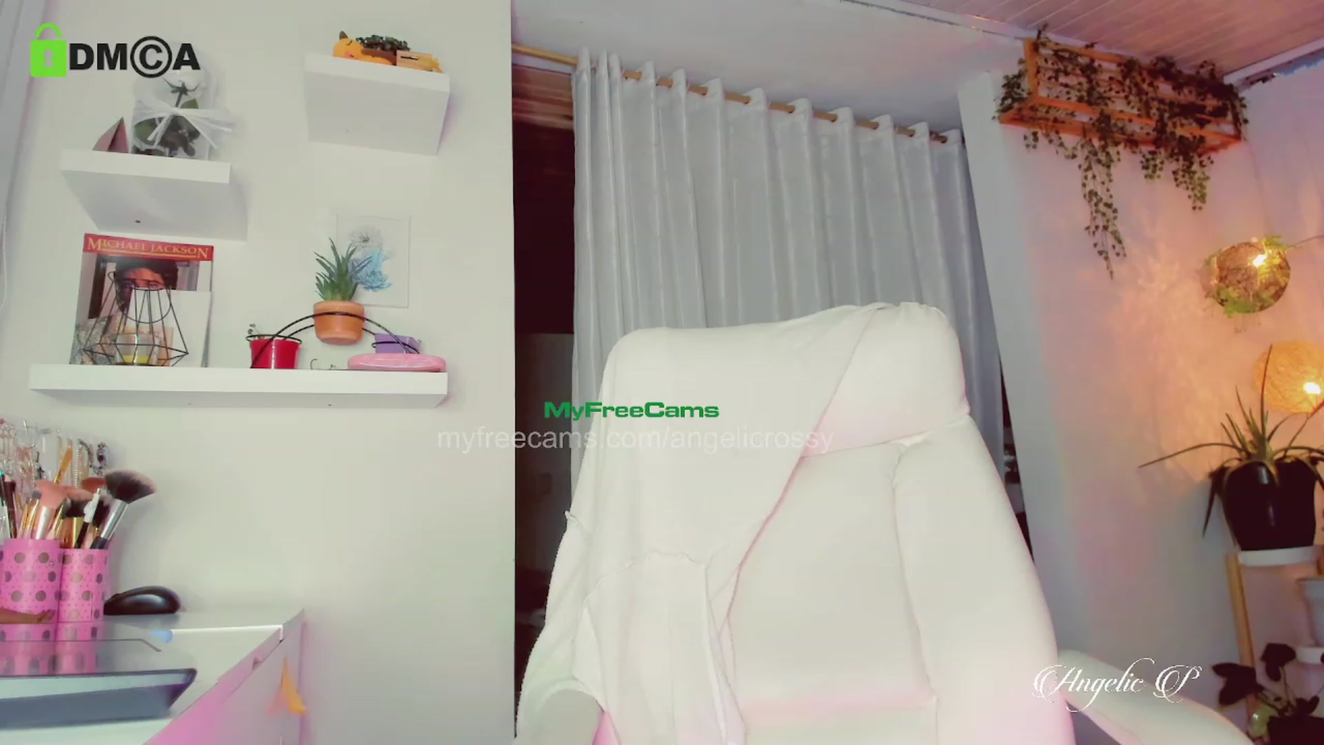 Gallery image thumbnail from AngelicRossy's myfreecams stream on, 06/27/2023, 23:32 image 19 of 20