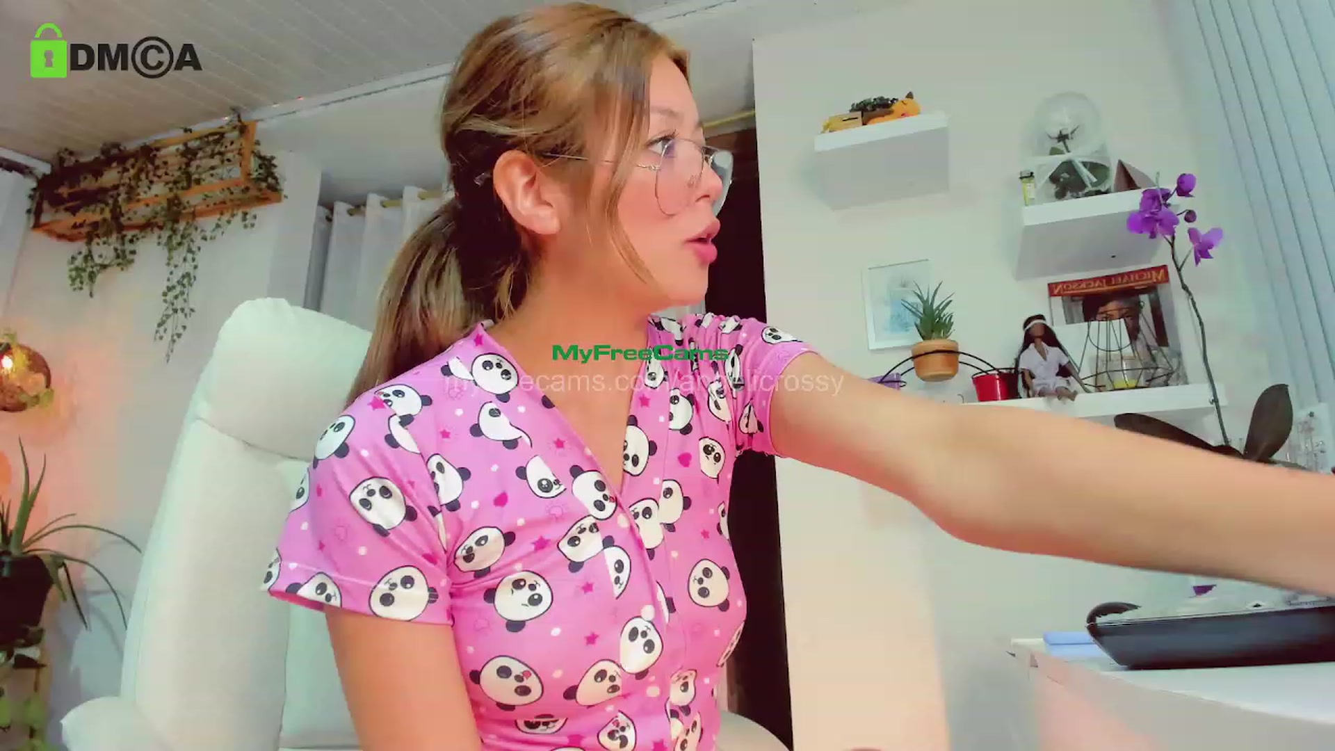 Gallery image thumbnail from AngelicRossy's myfreecams stream on, 09/05/2023, 01:55 image 2 of 20
