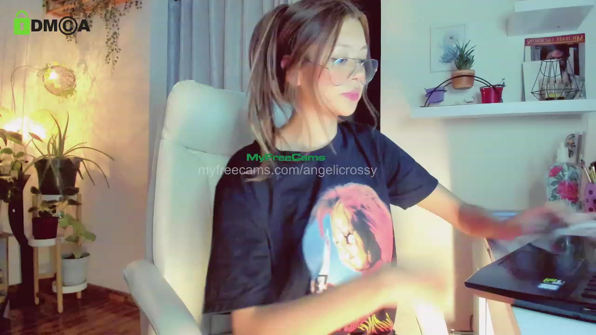 Gallery image thumbnail from AngelicRossy's myfreecams stream on, 10/05/2023, 01:28 image 4 of 20