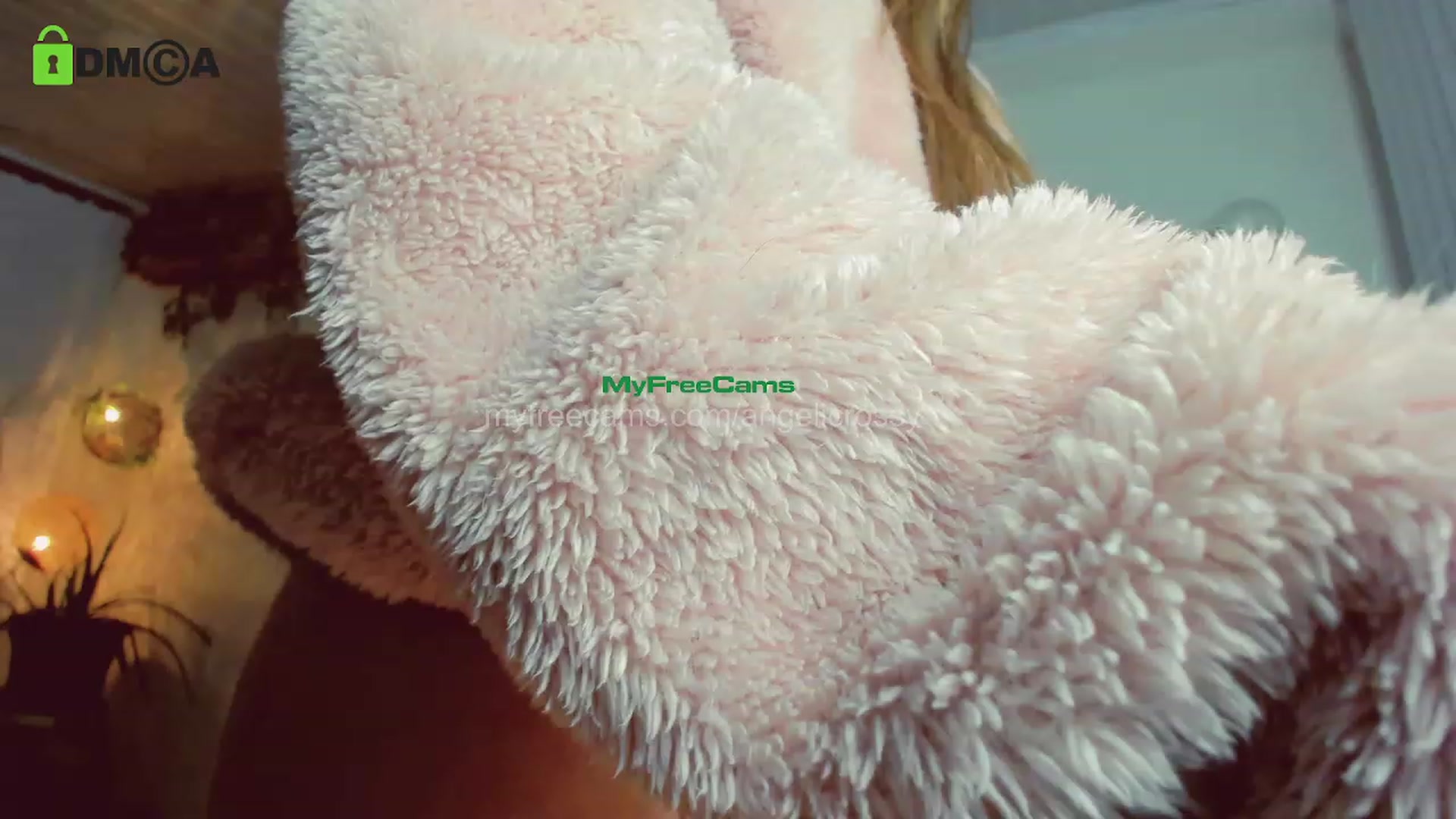Gallery image thumbnail from AngelicRossy's myfreecams stream on, 10/21/2023, 02:06 image 8 of 20