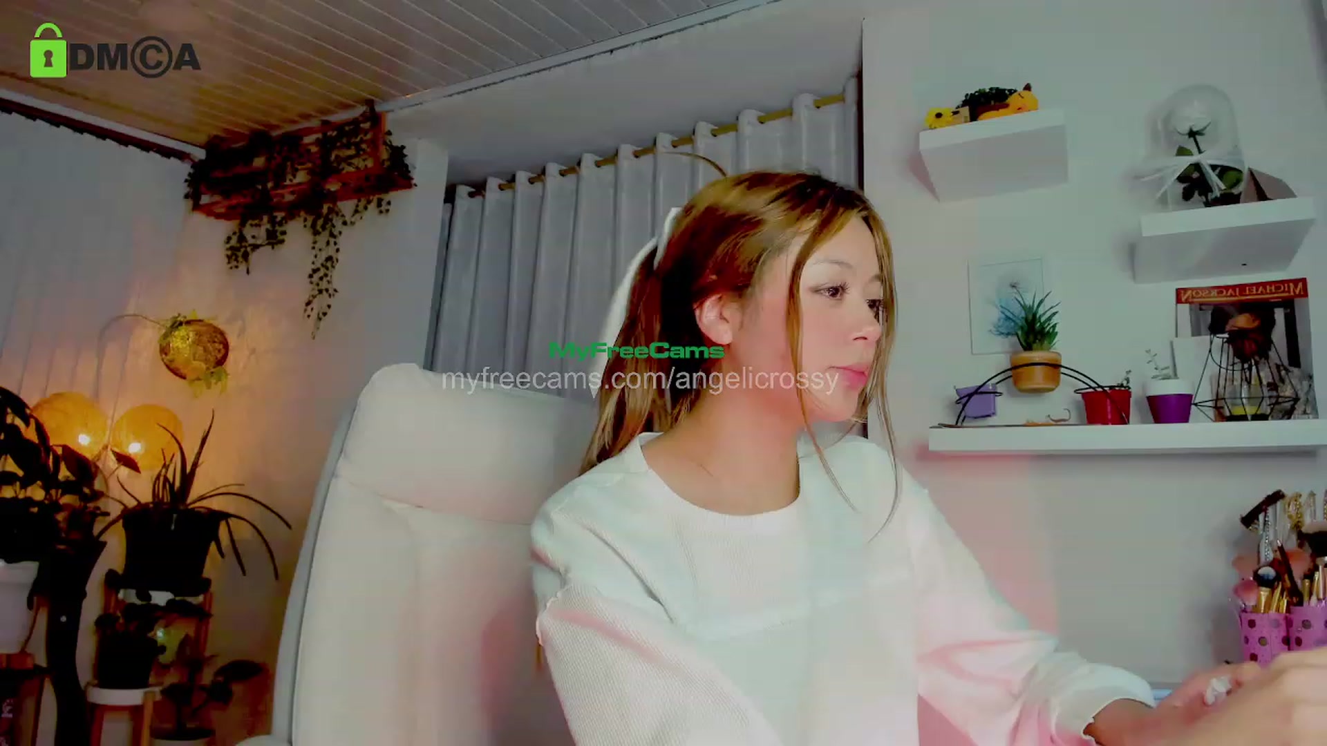 Gallery image thumbnail from AngelicRossy's myfreecams stream on, 11/10/2023, 24:02 image 12 of 20