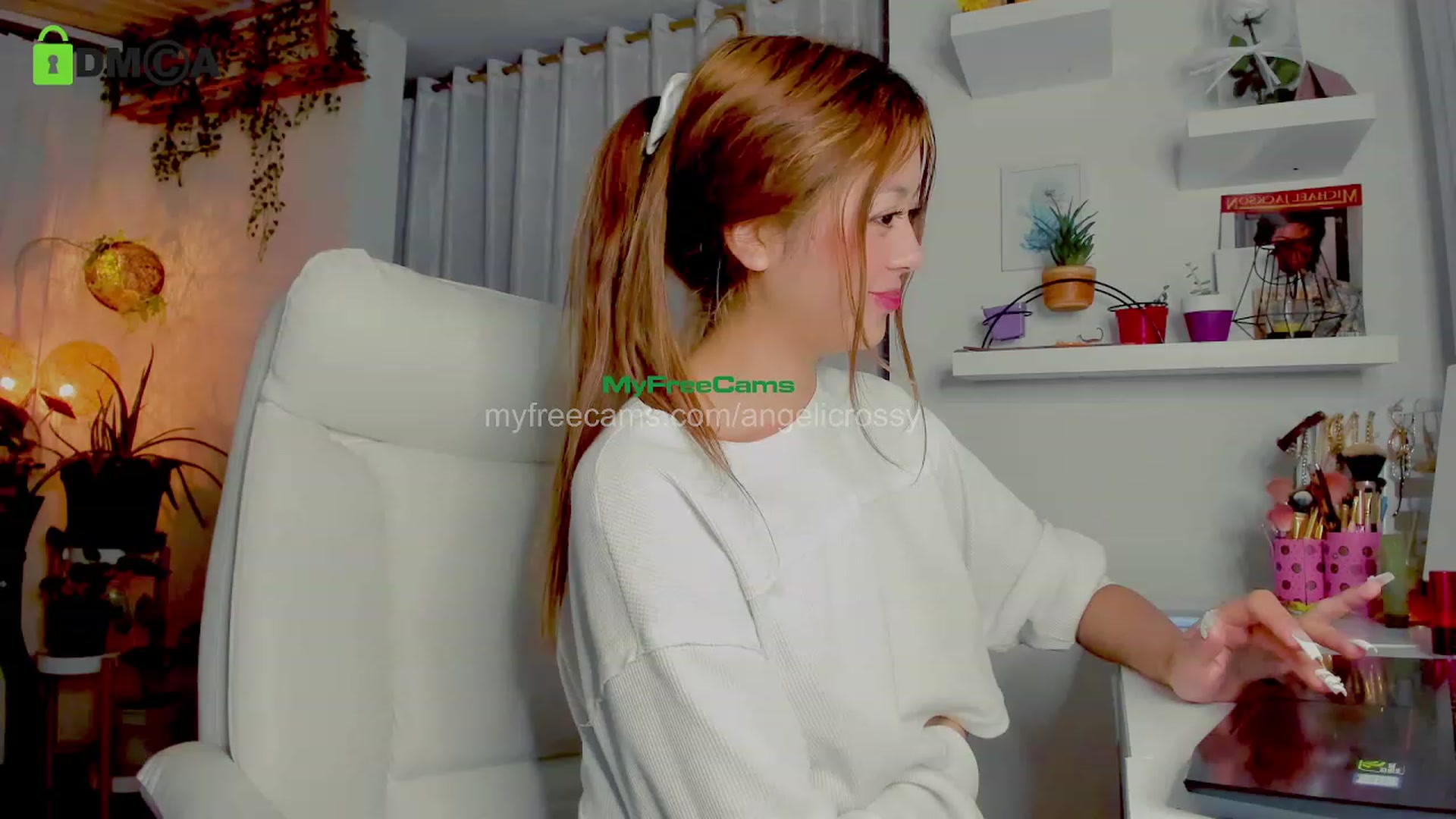 Gallery image thumbnail from AngelicRossy's myfreecams stream on, 11/10/2023, 01:15 image 17 of 20