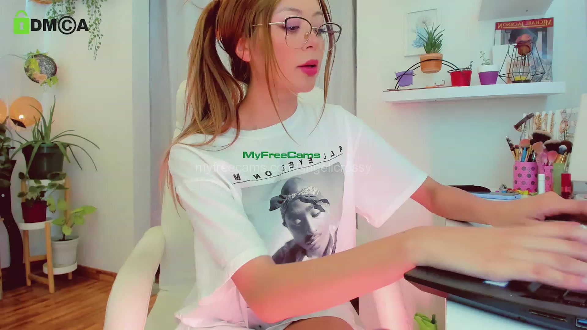 Gallery image thumbnail from AngelicRossy's myfreecams stream on, 11/10/2023, 17:07 image 9 of 20