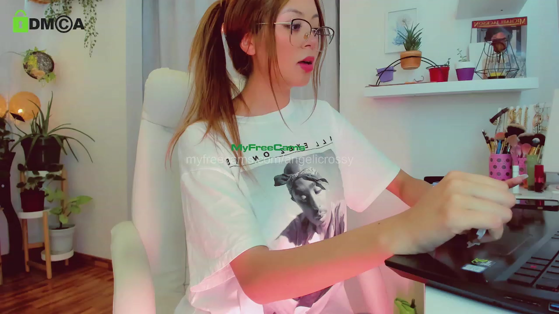 Gallery image thumbnail from AngelicRossy's myfreecams stream on, 11/10/2023, 17:07 image 18 of 20