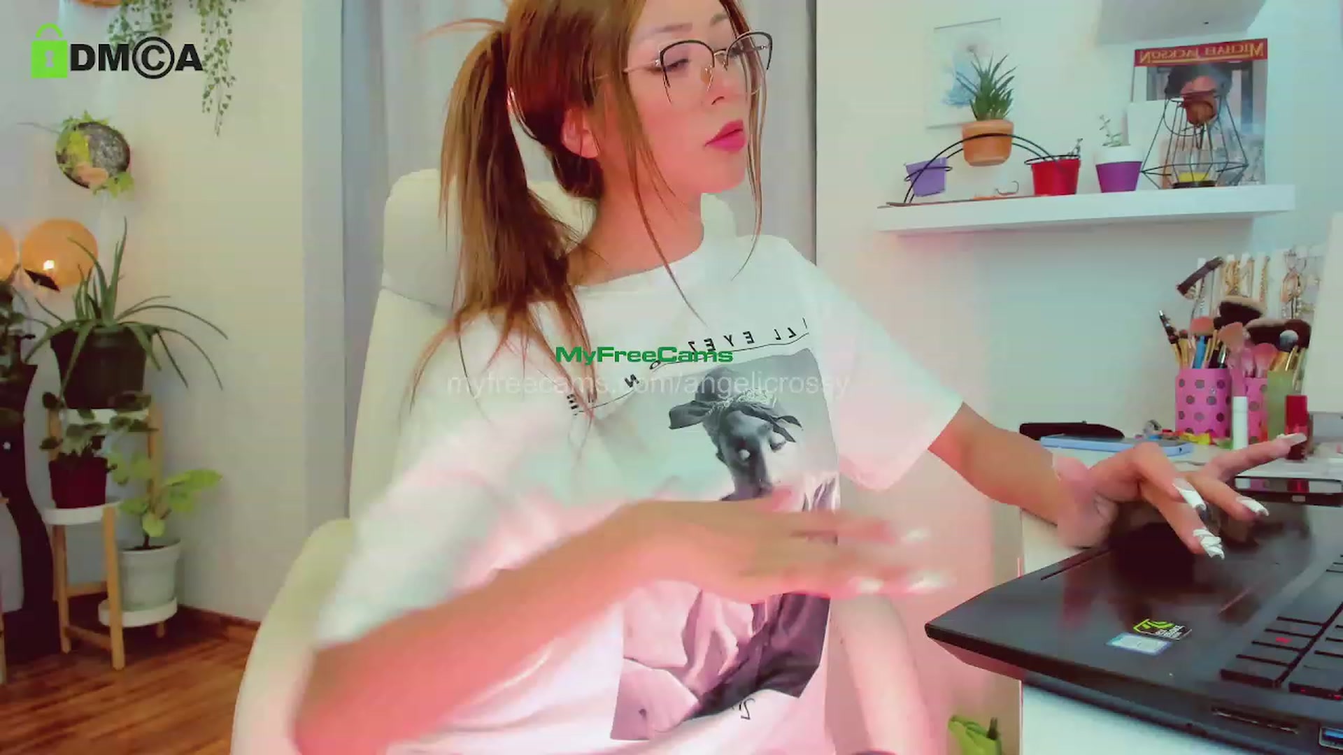 Gallery image thumbnail from AngelicRossy's myfreecams stream on, 11/10/2023, 17:07 image 15 of 20