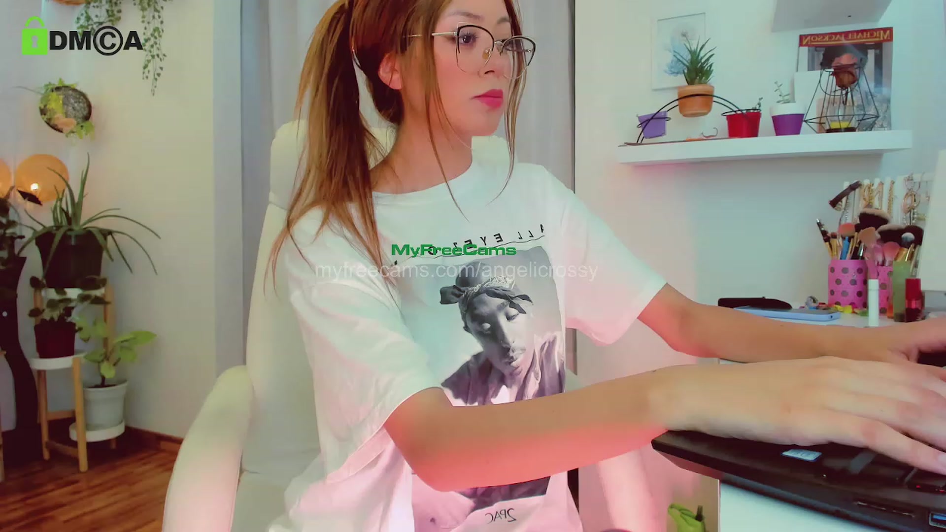 Gallery image thumbnail from AngelicRossy's myfreecams stream on, 11/10/2023, 17:07 image 16 of 20